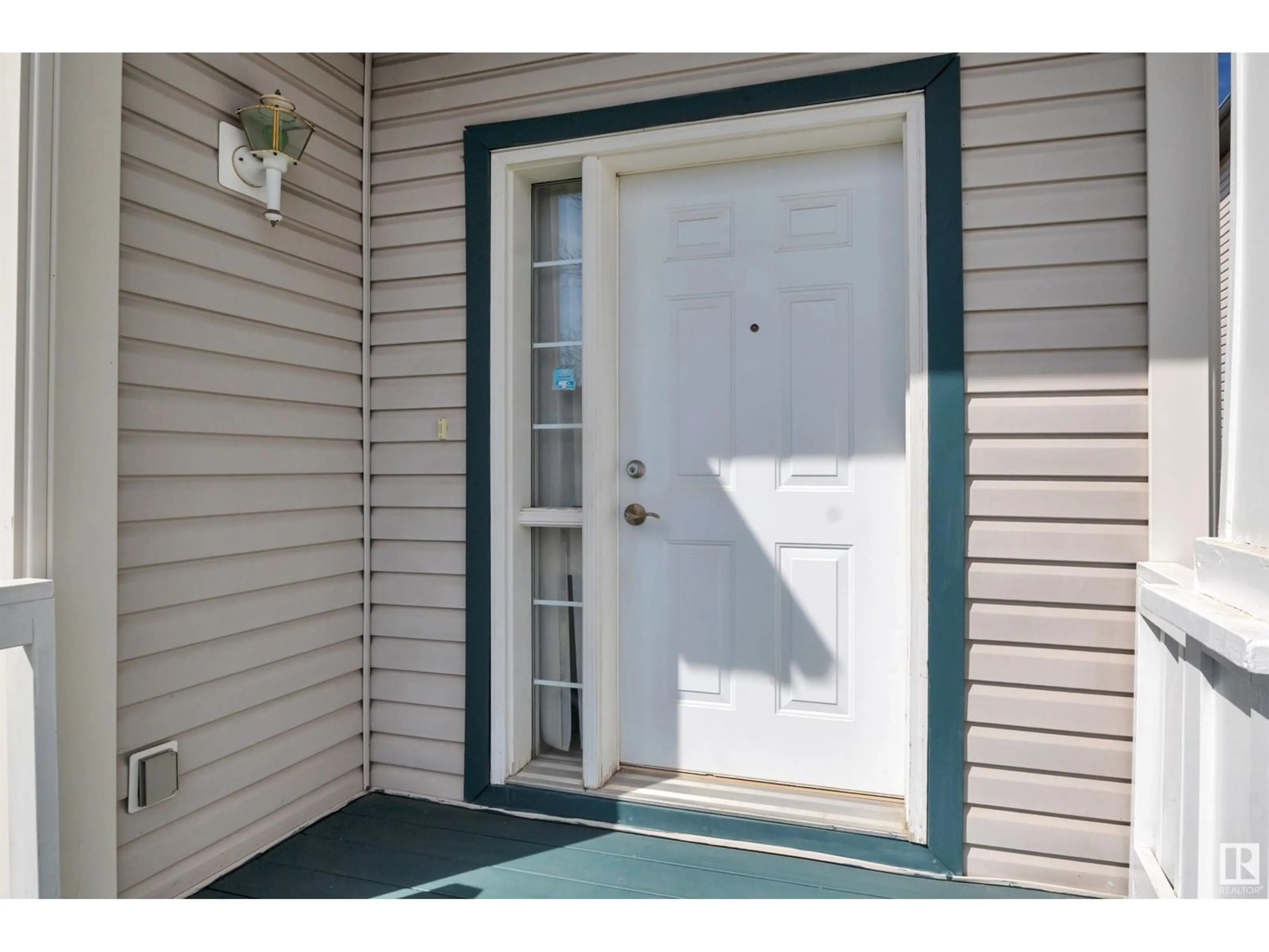 Indoor entryway for NW - 15016 134 ST, Edmonton Alberta T6V1M6