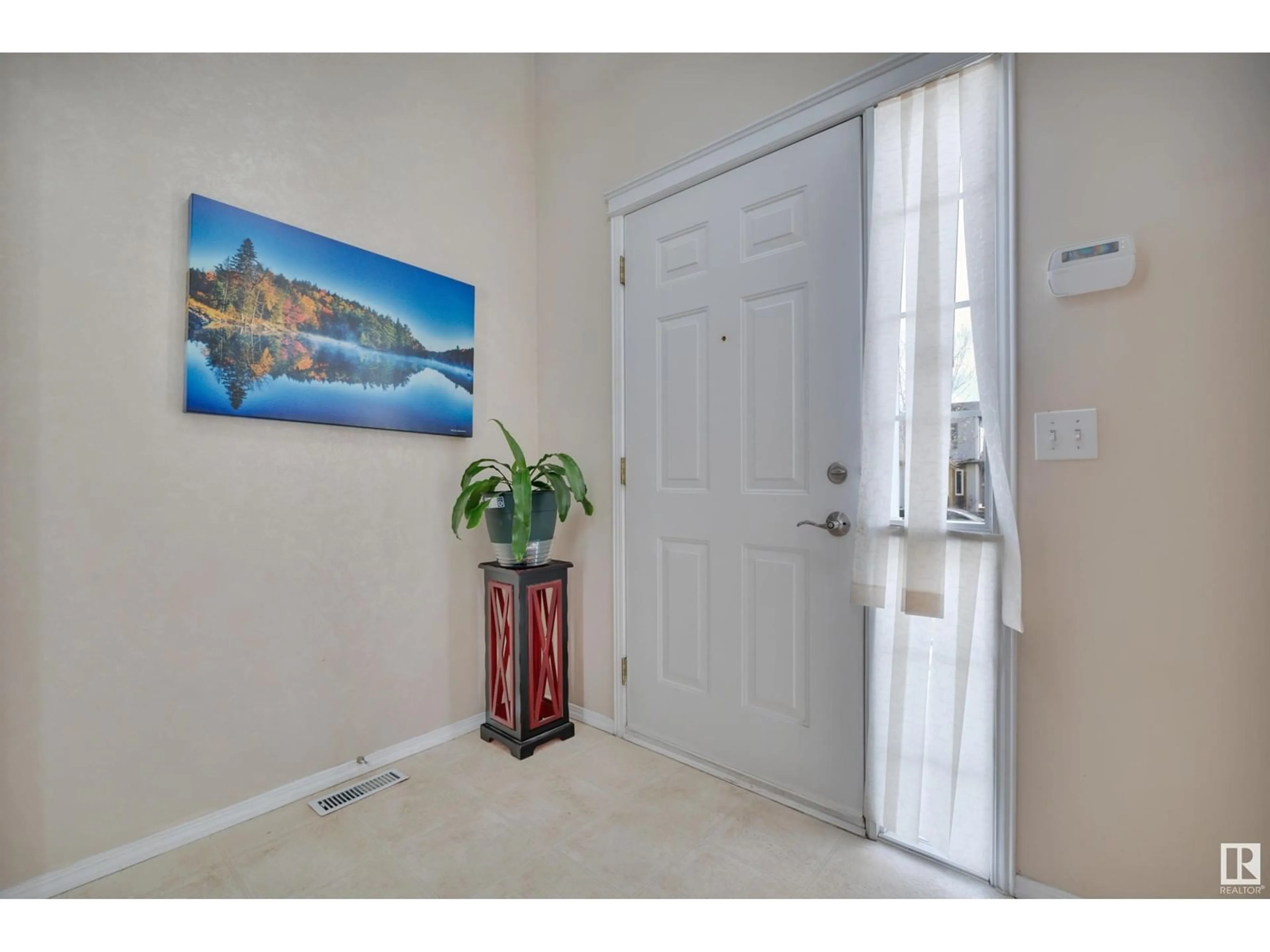 Indoor entryway for NW - 15016 134 ST, Edmonton Alberta T6V1M6