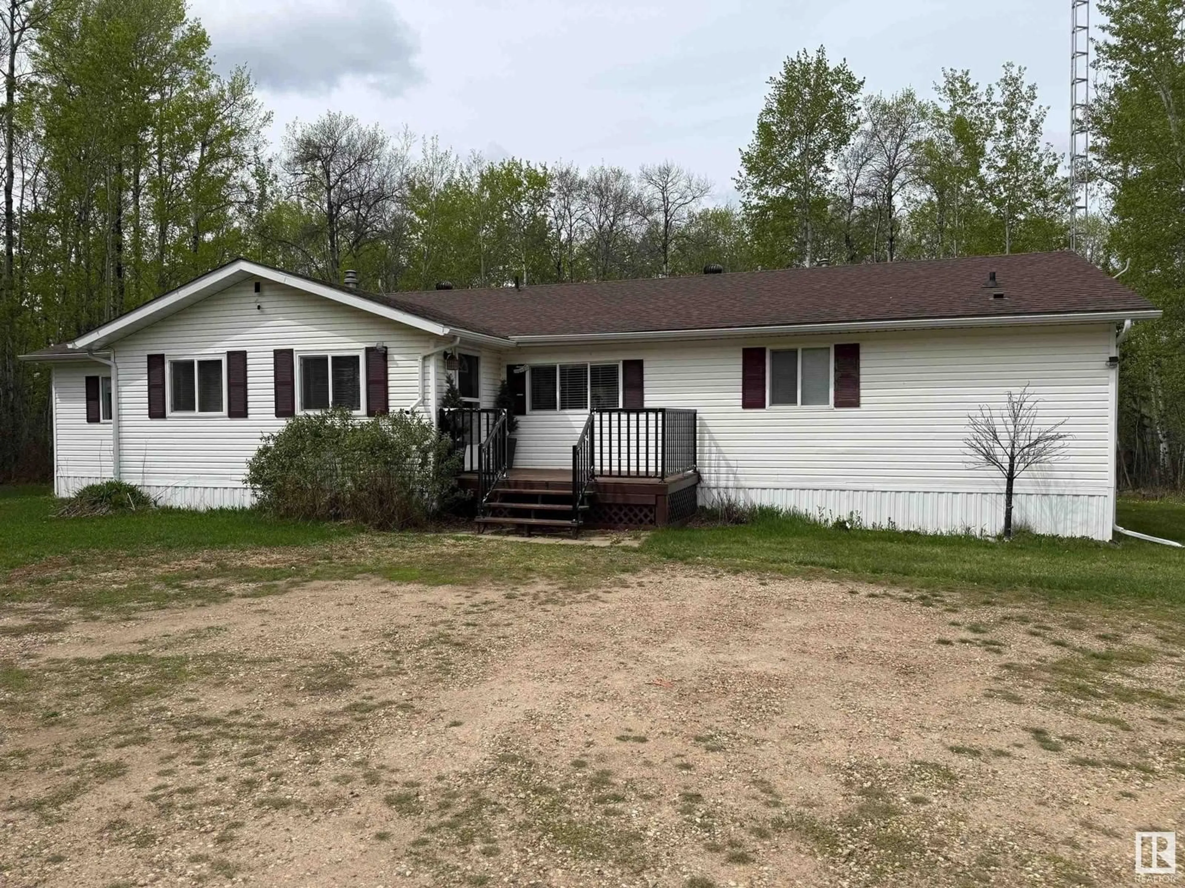 A pic from outside/outdoor area/front of a property/back of a property/a pic from drone, unknown for 653022 RANGE ROAD 224, Athabasca Town Alberta T0G0R0