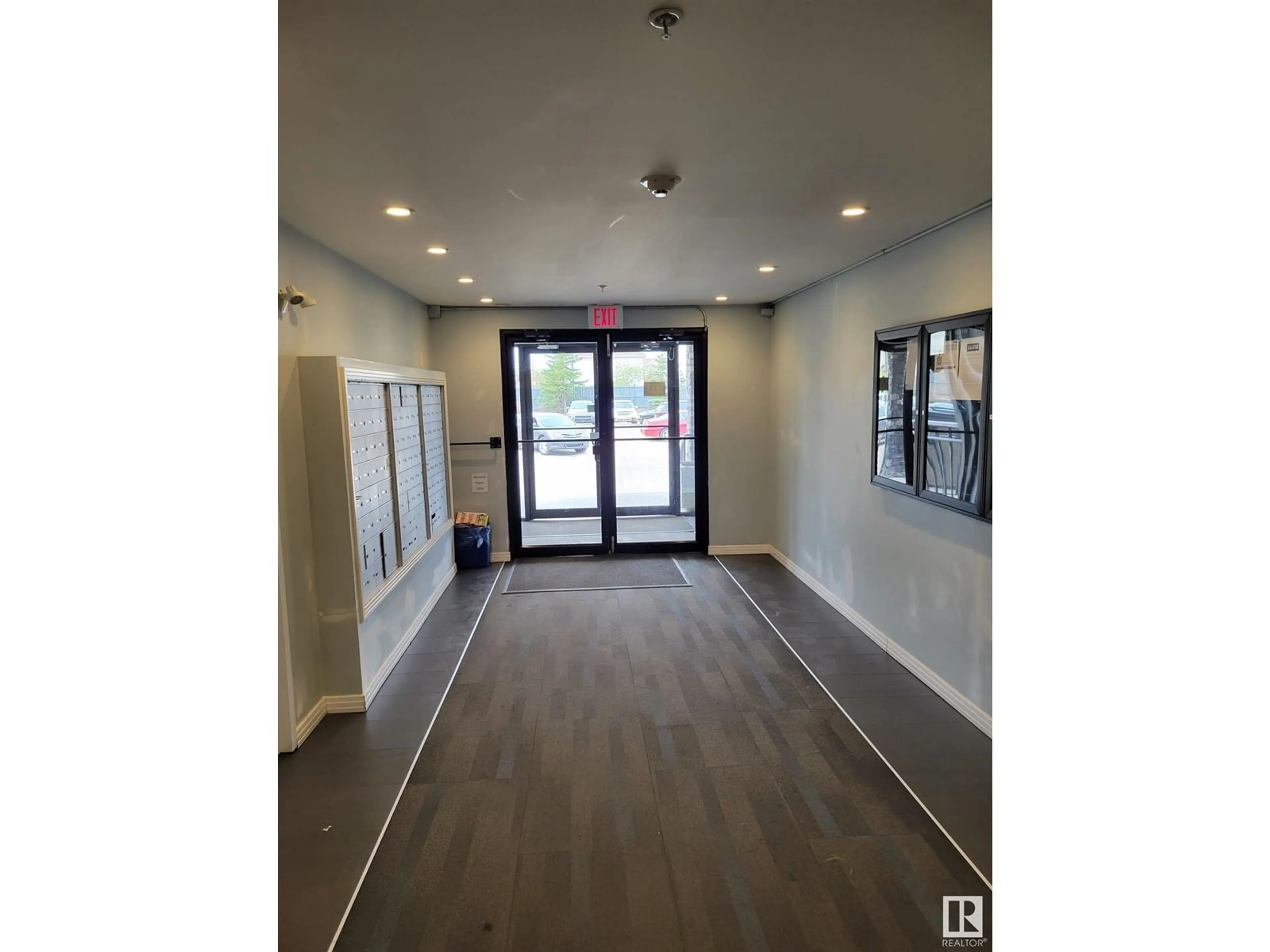 Indoor foyer for 311 - 5005 165 AV, Edmonton Alberta T5Y0L8