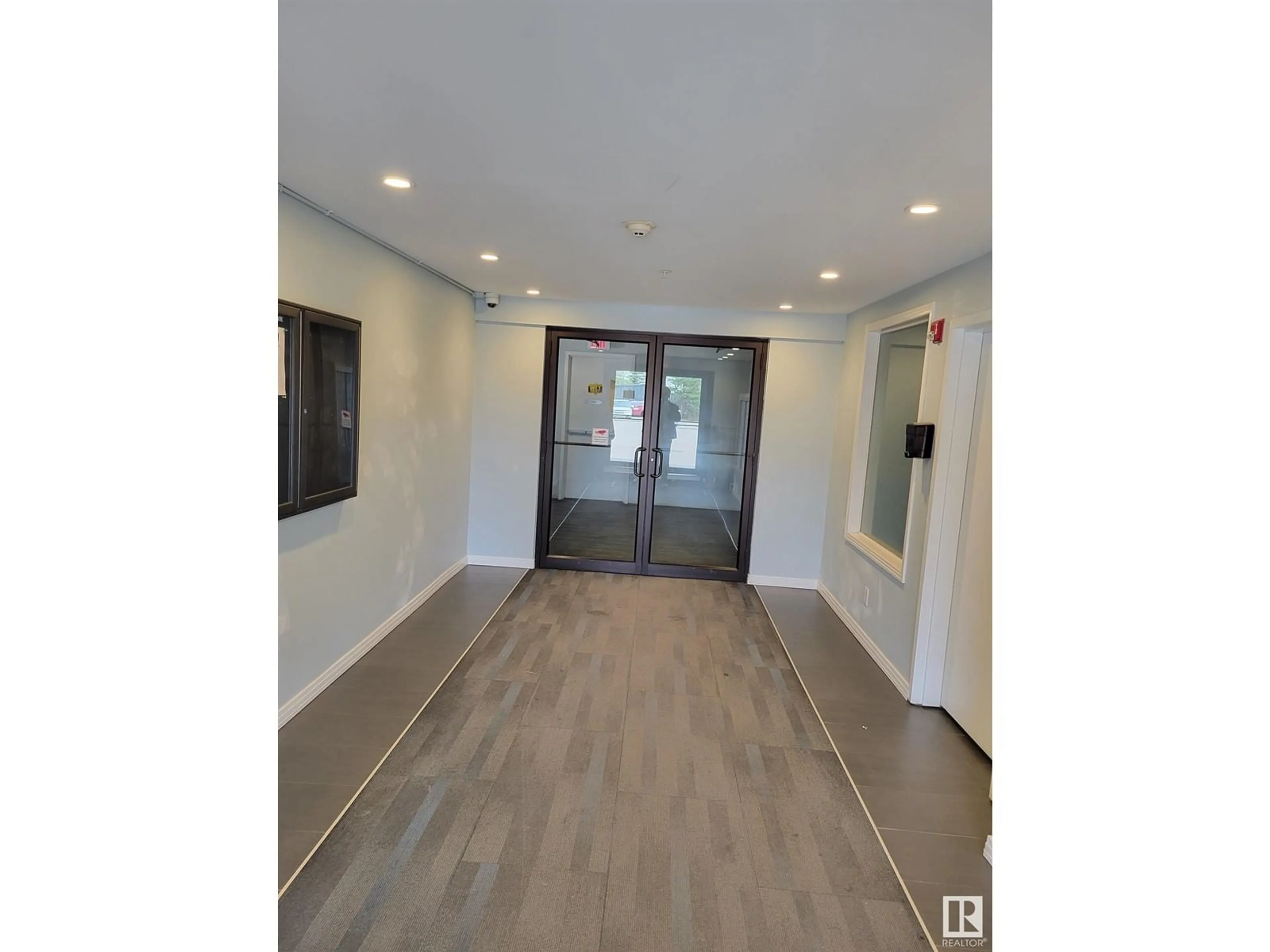 Indoor foyer for 311 - 5005 165 AV, Edmonton Alberta T5Y0L8