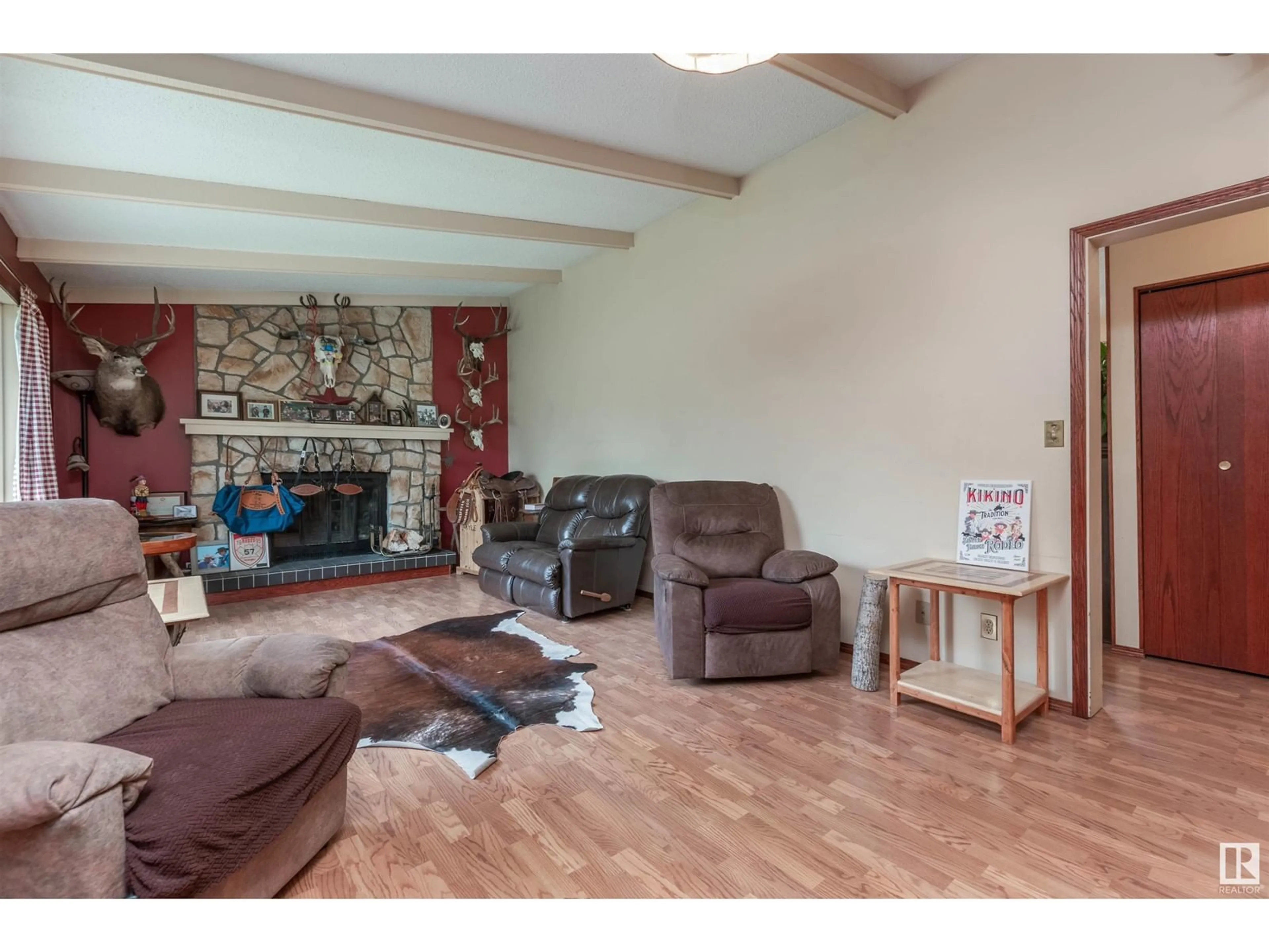 Living room with furniture, wood/laminate floor for 51331 - 97 RGE ROAD 224, Rural Strathcona County Alberta T8C1H3