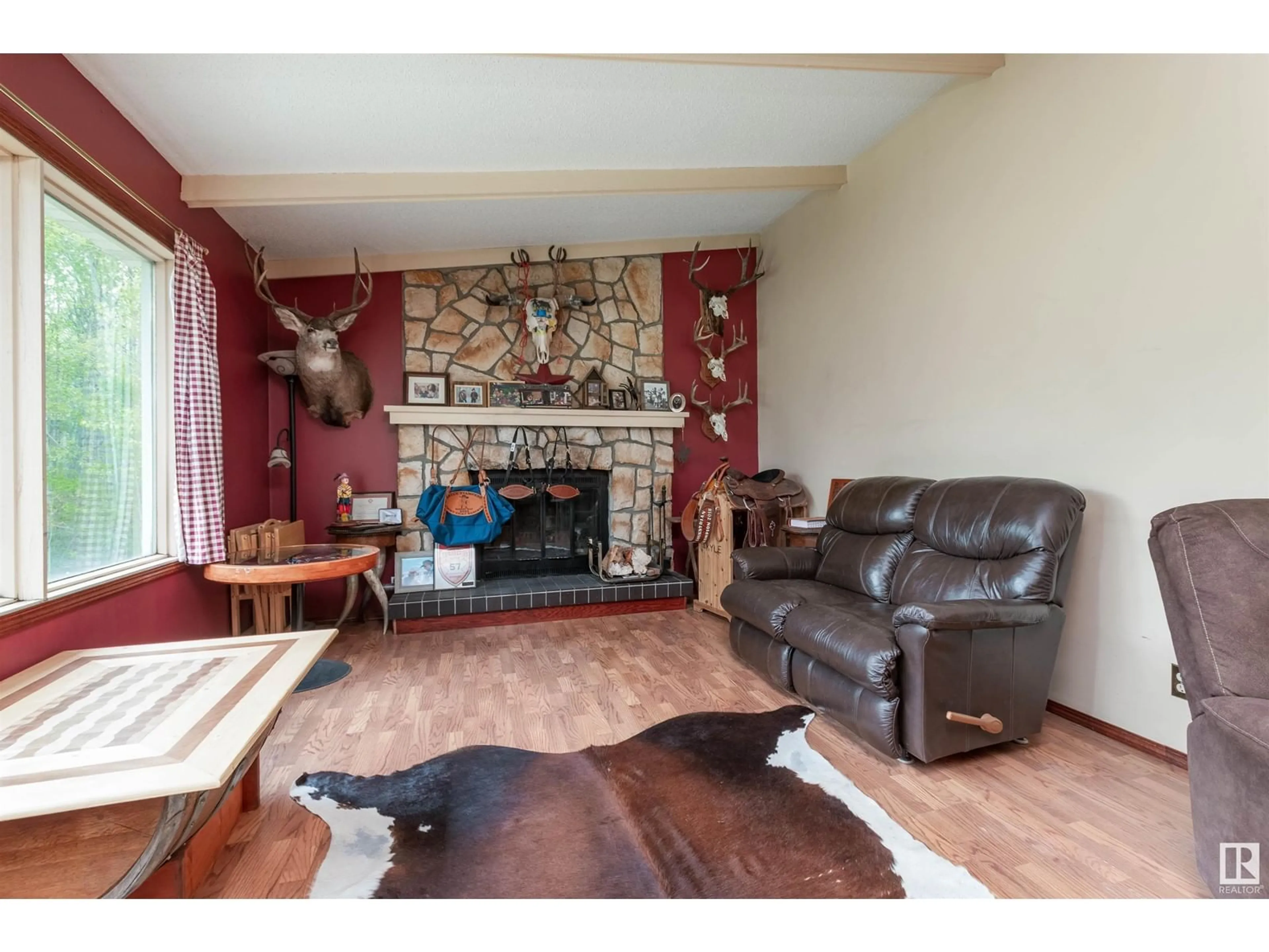Living room with furniture, wood/laminate floor for 51331 - 97 RGE ROAD 224, Rural Strathcona County Alberta T8C1H3