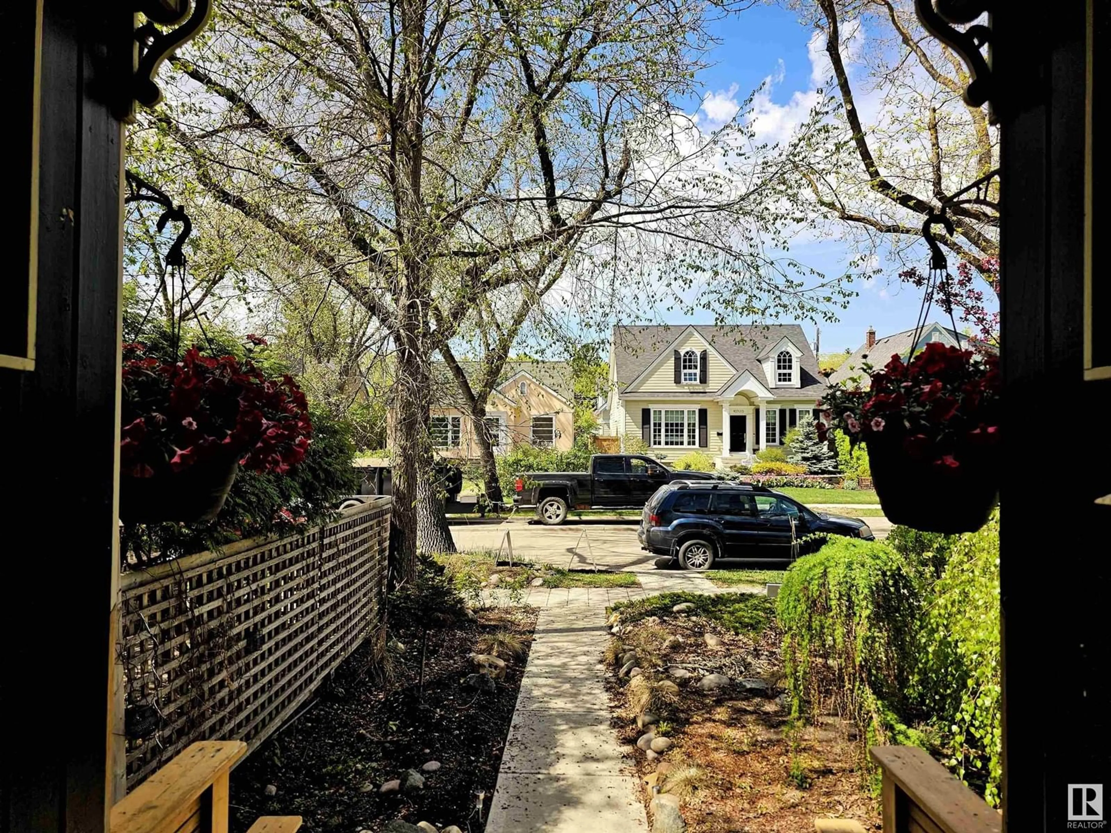A pic from outside/outdoor area/front of a property/back of a property/a pic from drone, street for NW - 10523 127 ST, Edmonton Alberta T5N1V8