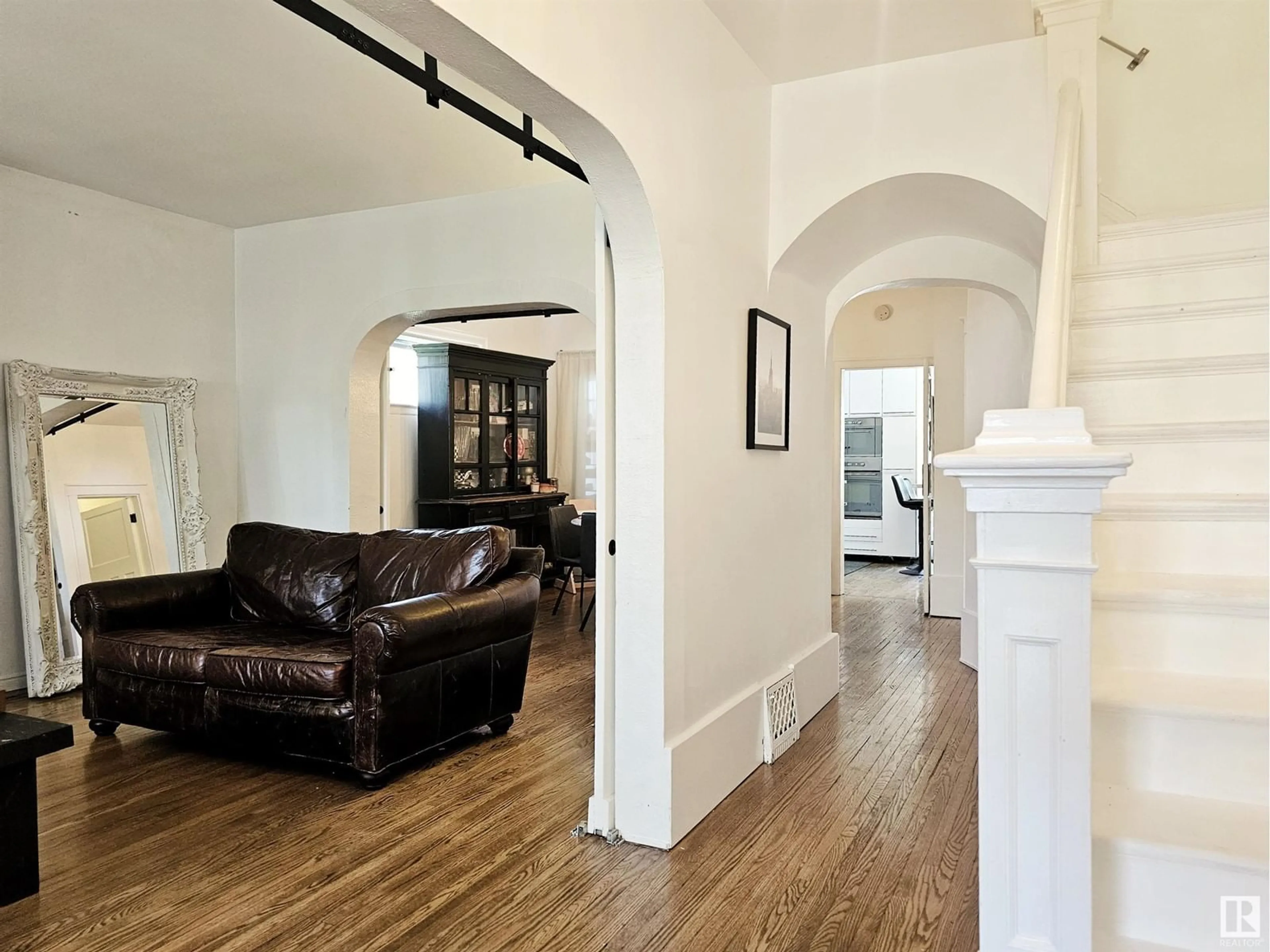 Indoor foyer for NW - 10523 127 ST, Edmonton Alberta T5N1V8