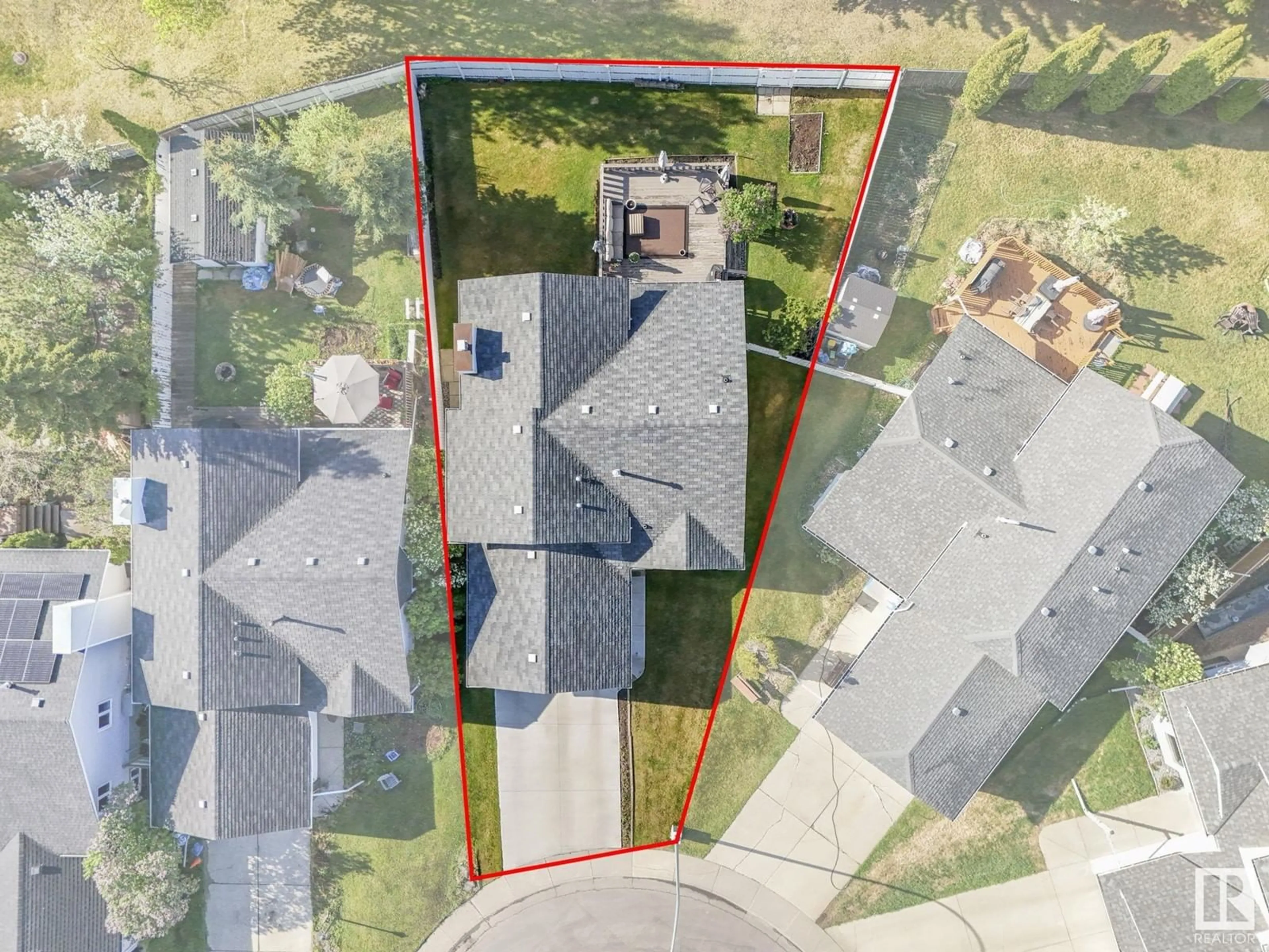A pic from outside/outdoor area/front of a property/back of a property/a pic from drone, street for 18629 74 AV, Edmonton Alberta T5T5W4
