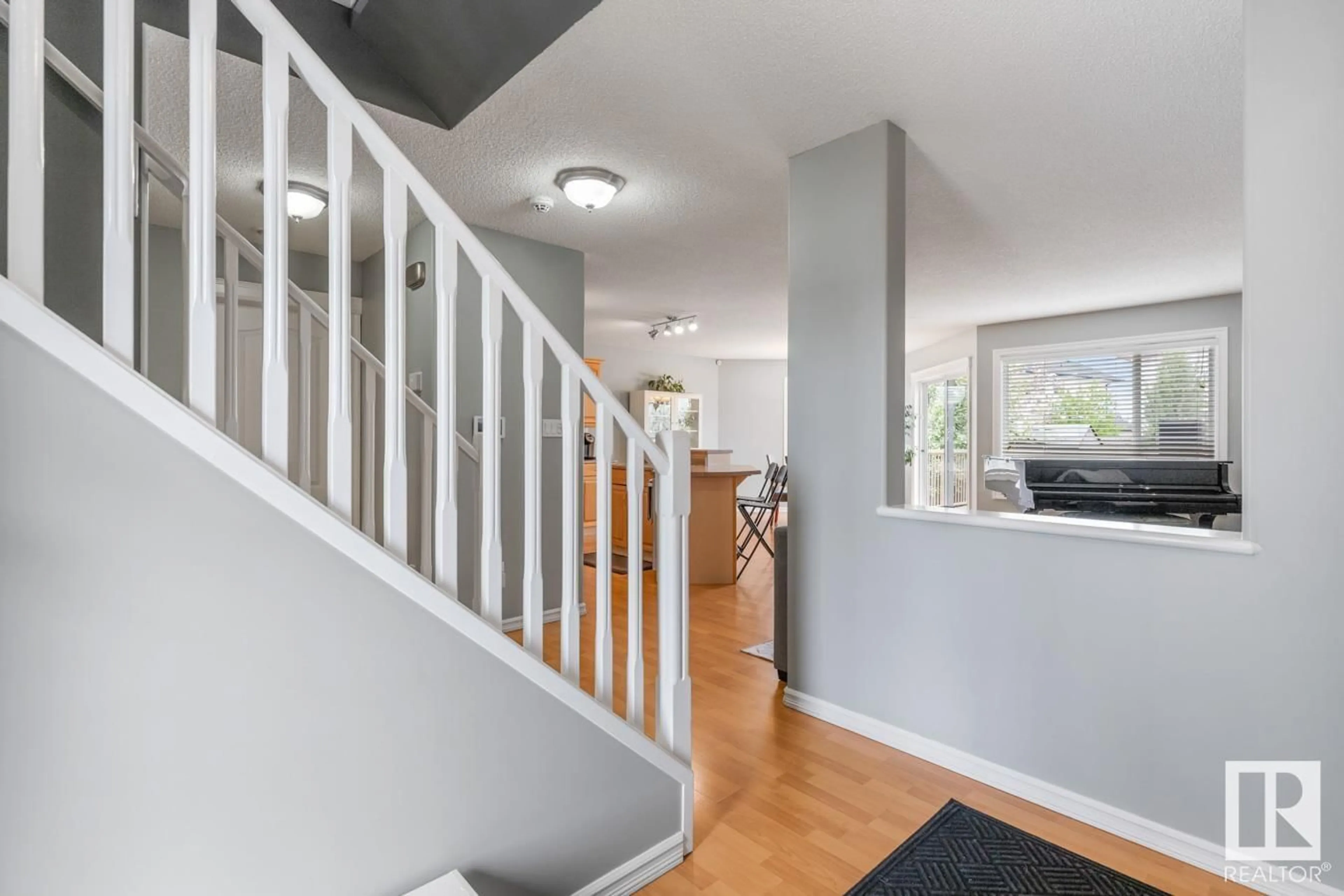 Indoor entryway for 3264 25 AV, Edmonton Alberta T6T1Y3
