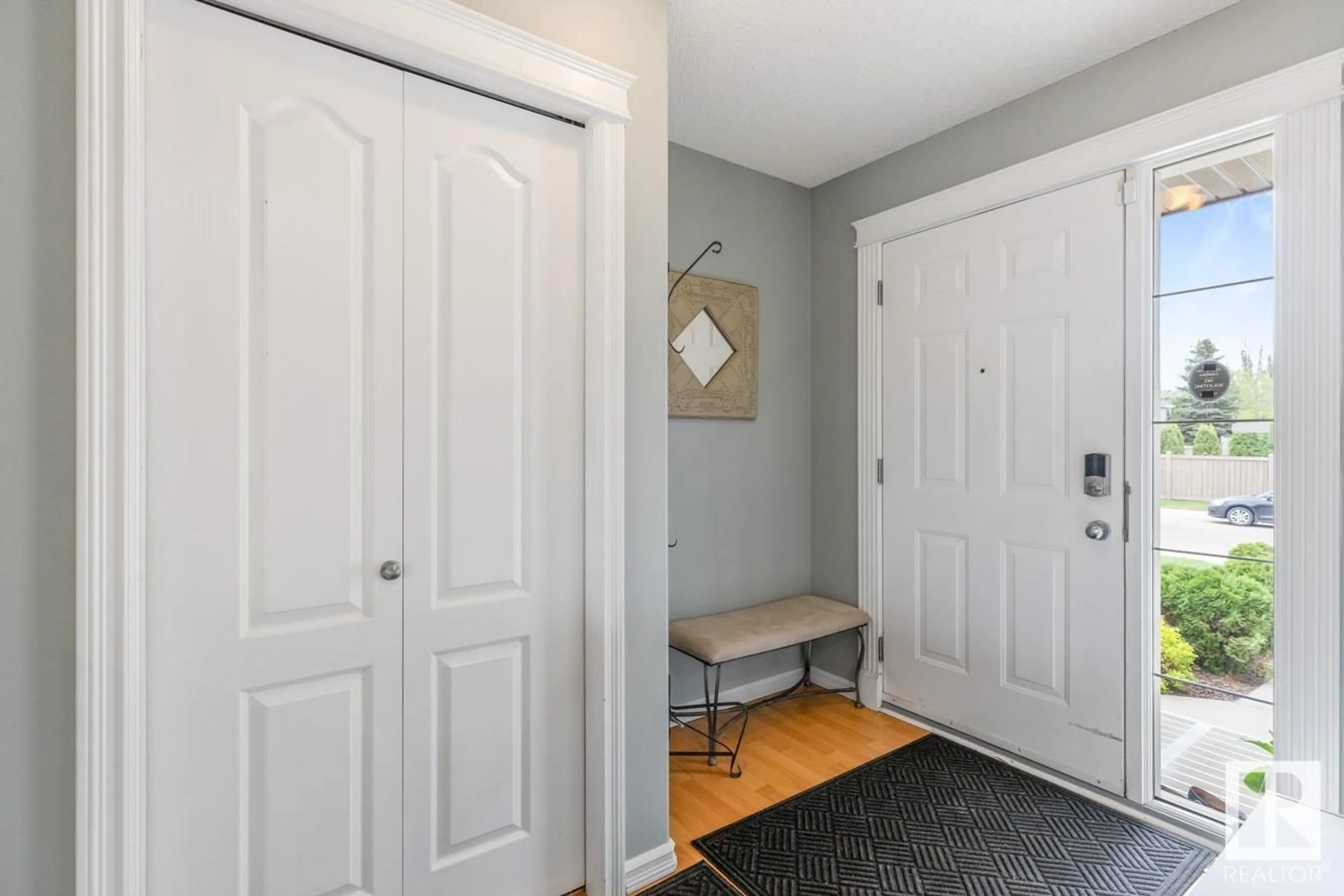 Indoor entryway for 3264 25 AV, Edmonton Alberta T6T1Y3