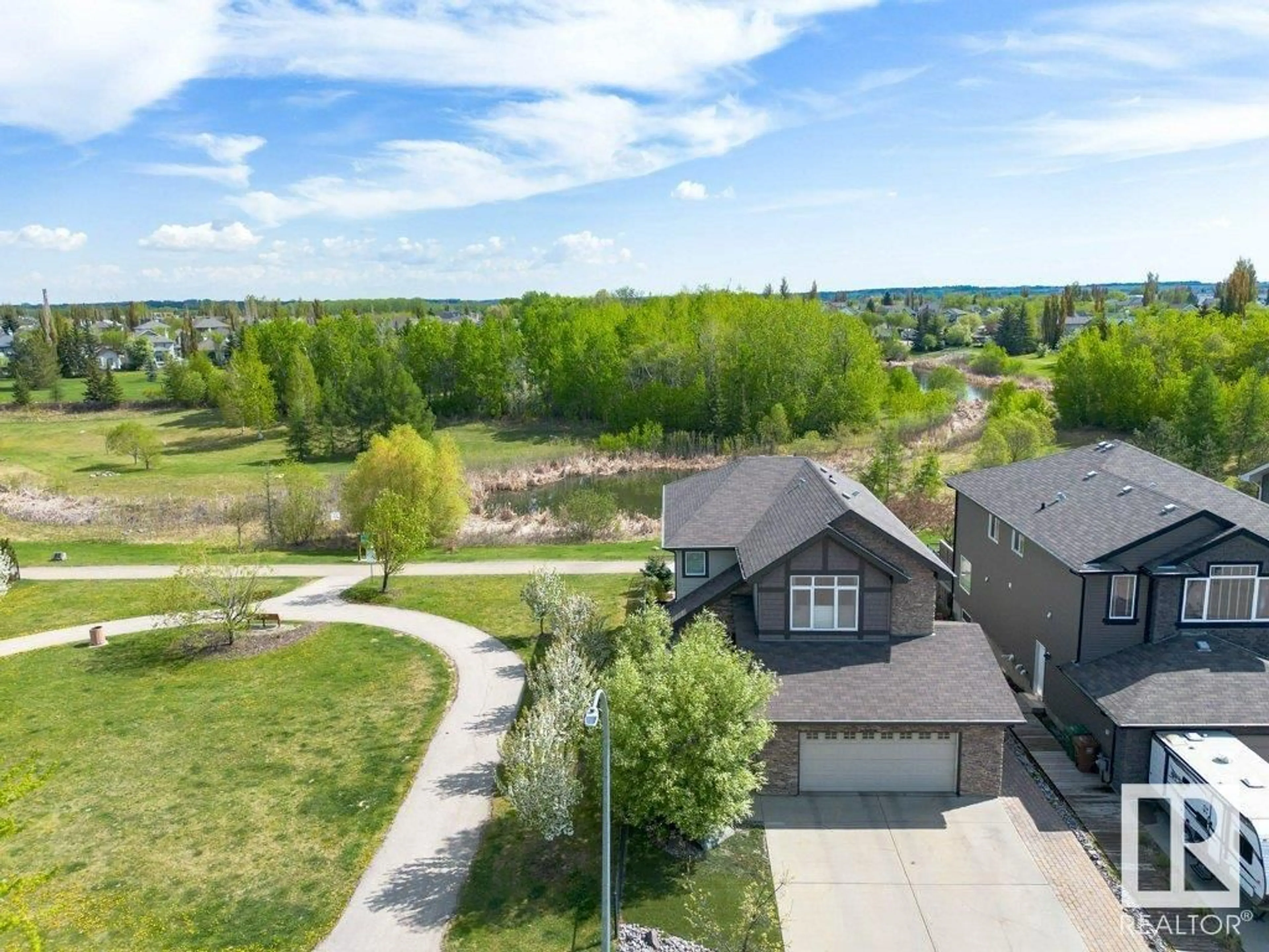 A pic from outside/outdoor area/front of a property/back of a property/a pic from drone, unknown for 127 ELLINGTON CR, St. Albert Alberta T8N4B9