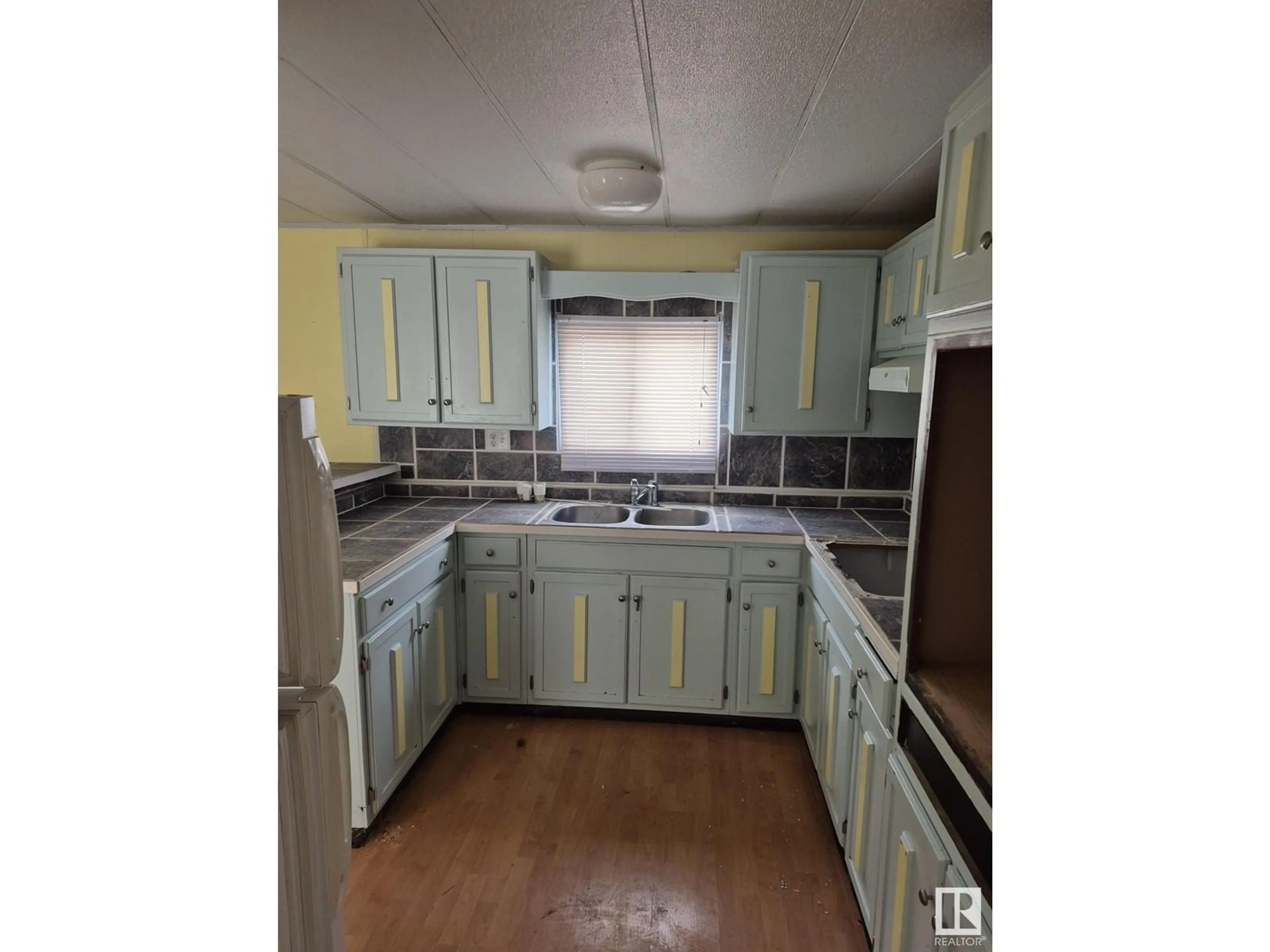 Standard kitchen, unknown for 5316 46B ST, Evansburg Alberta T0E0T0