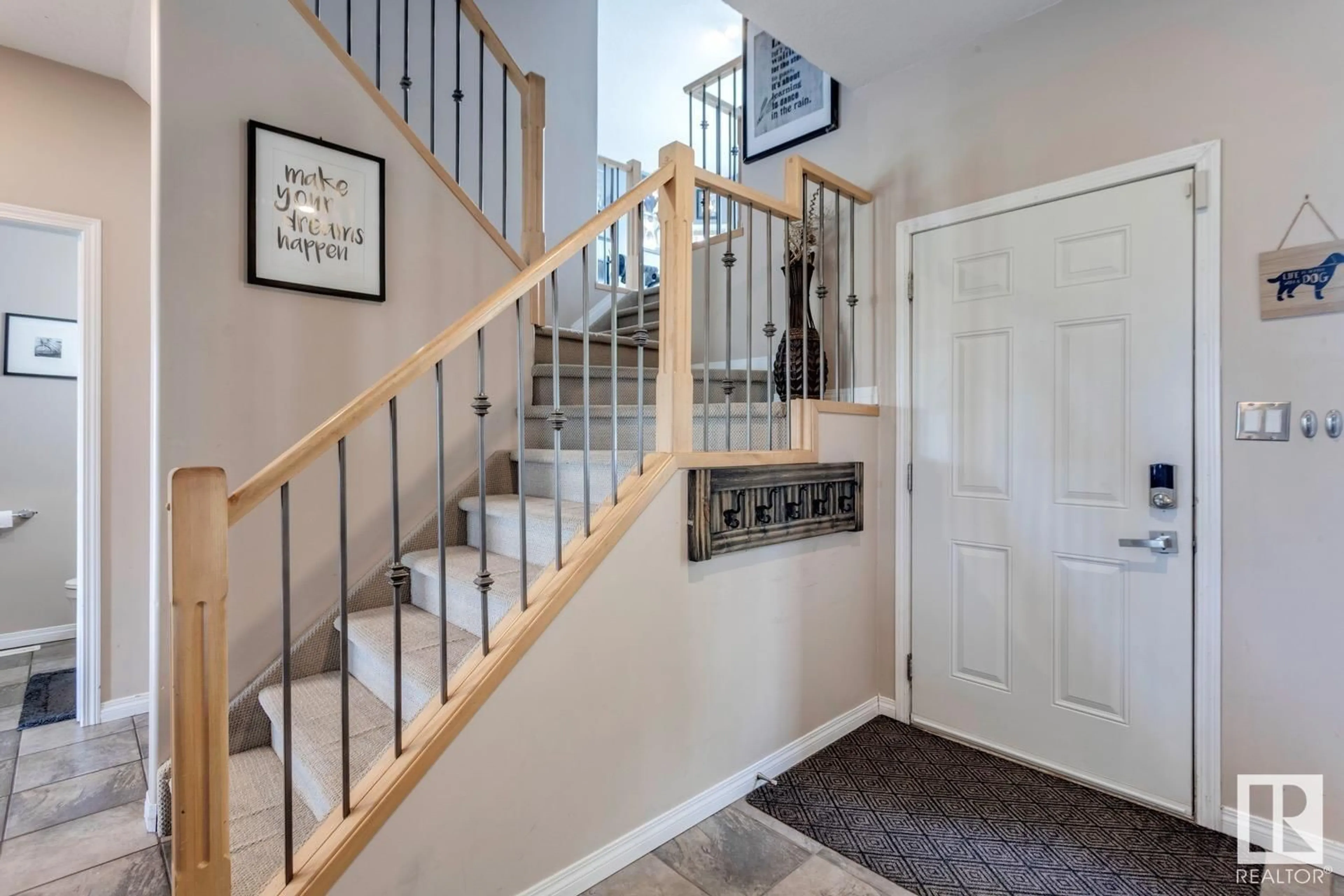 Indoor entryway for 731 LAUBER CR, Edmonton Alberta T6R3J8