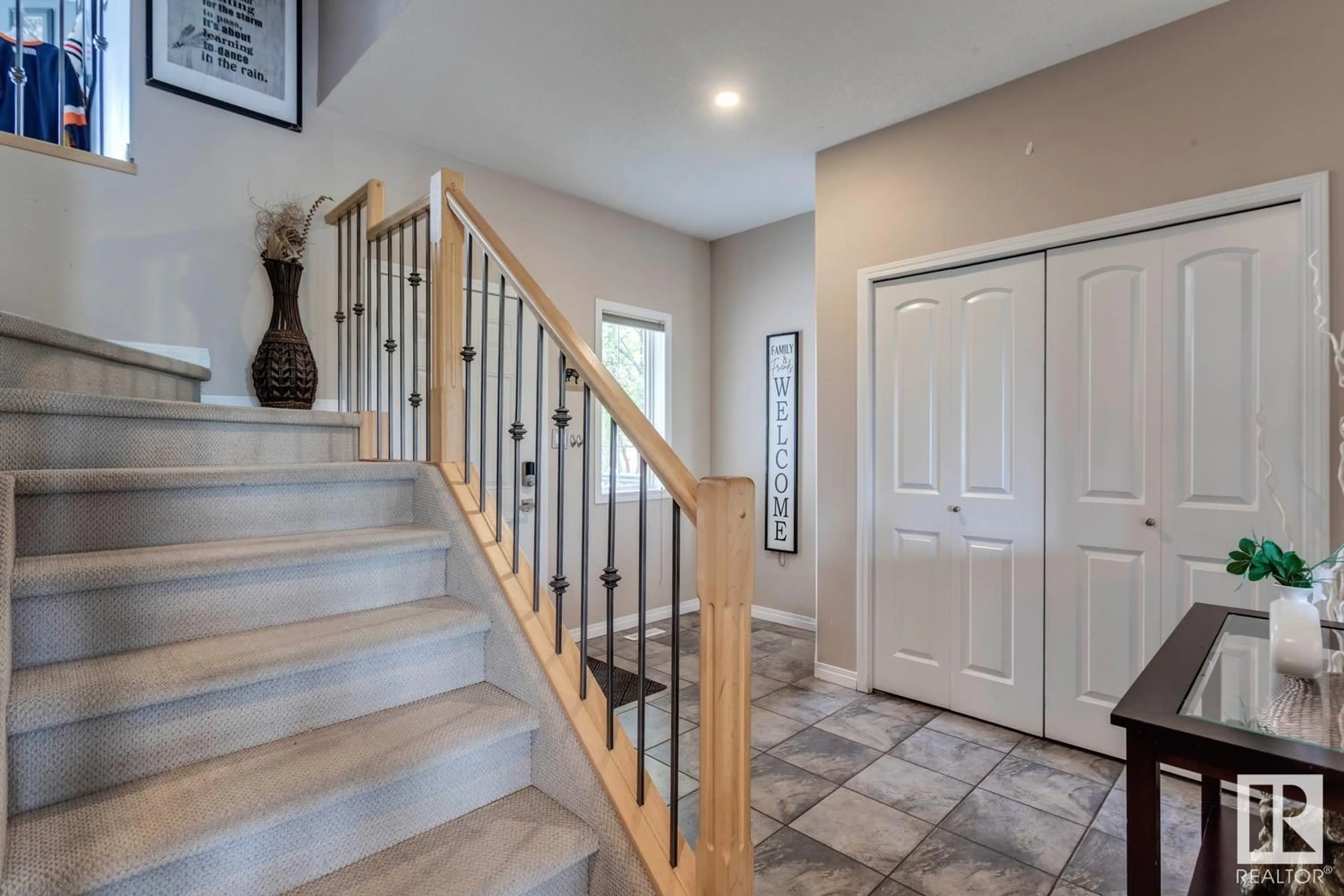 Indoor entryway for 731 LAUBER CR, Edmonton Alberta T6R3J8