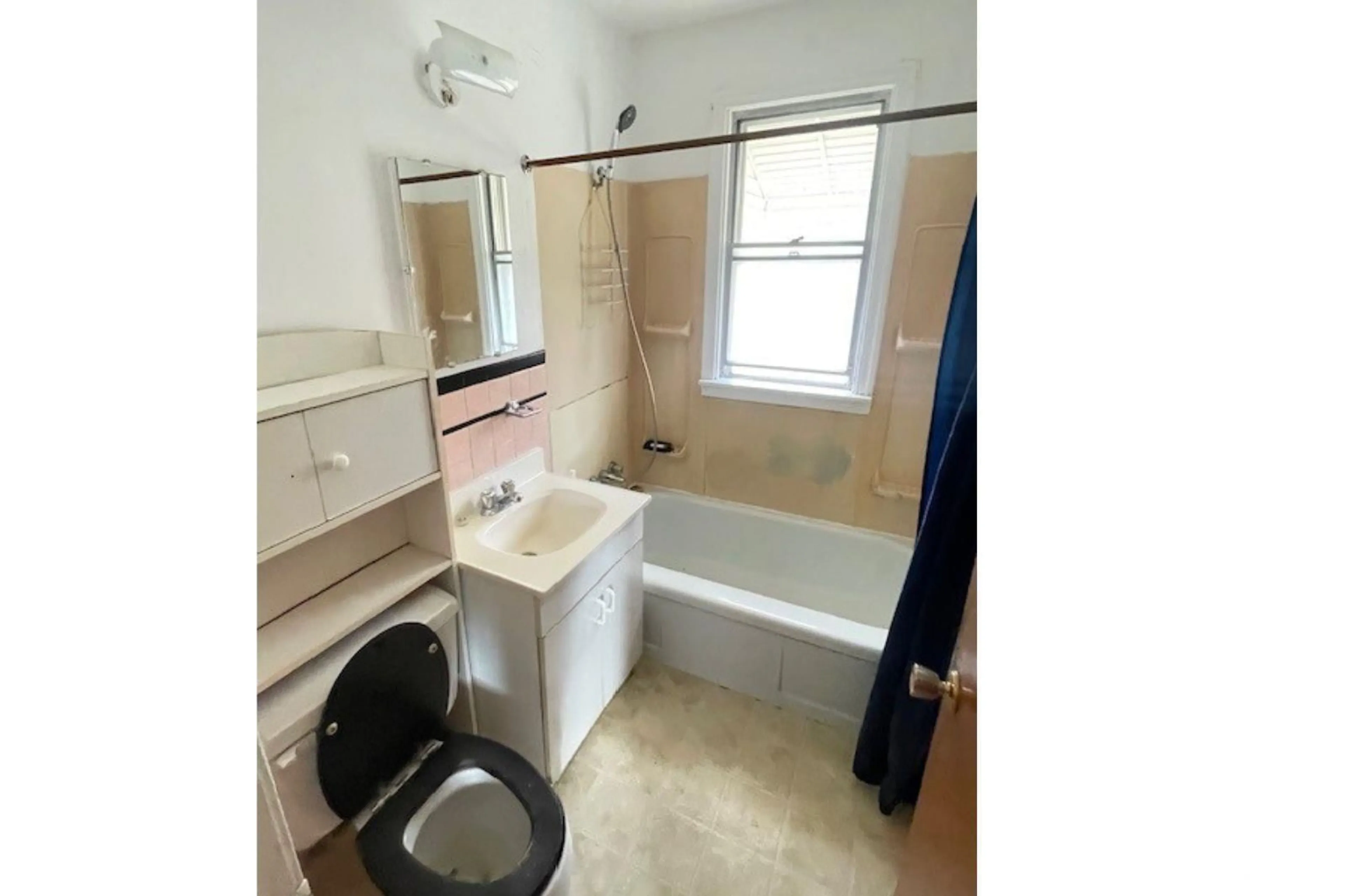 Standard bathroom, ceramic/tile floor for 8349 82 AV, Edmonton Alberta T6C0Y5