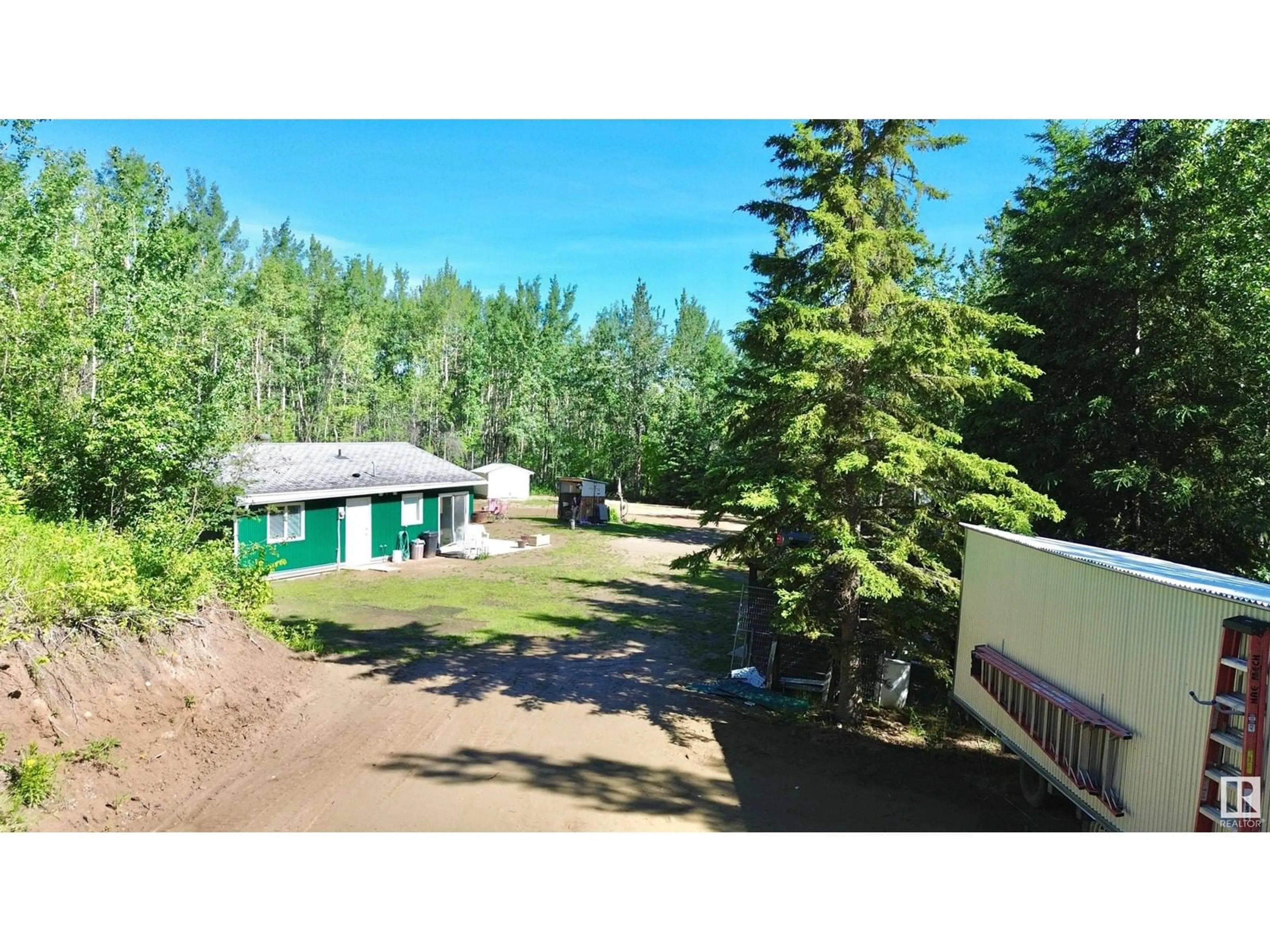 A pic from outside/outdoor area/front of a property/back of a property/a pic from drone, unknown for 101 GLENHAVEN CR, Rural Wetaskiwin County Alberta T0C2C0