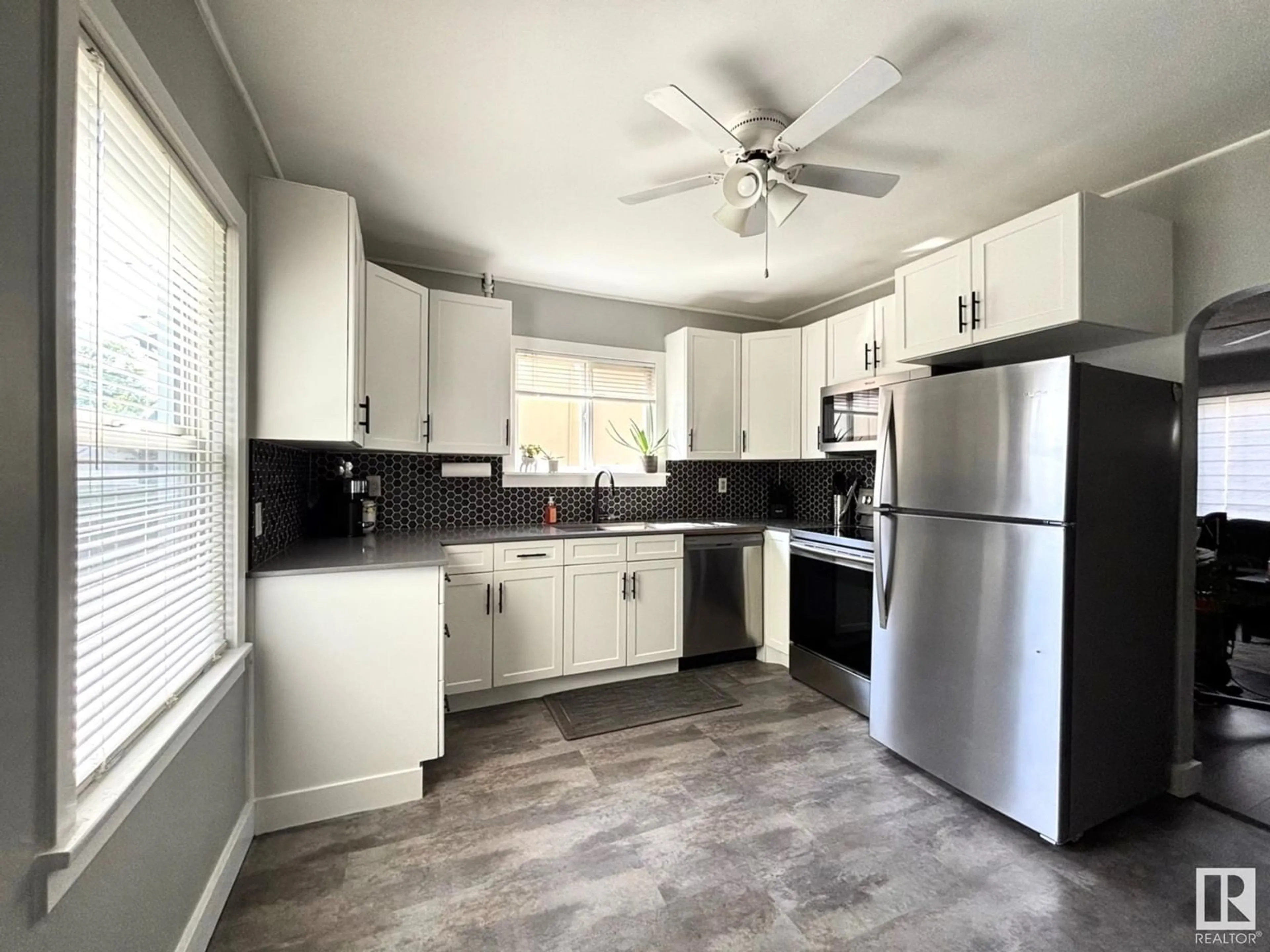 Standard kitchen, ceramic/tile floor for NW - 11613 81 ST, Edmonton Alberta T5B2S1