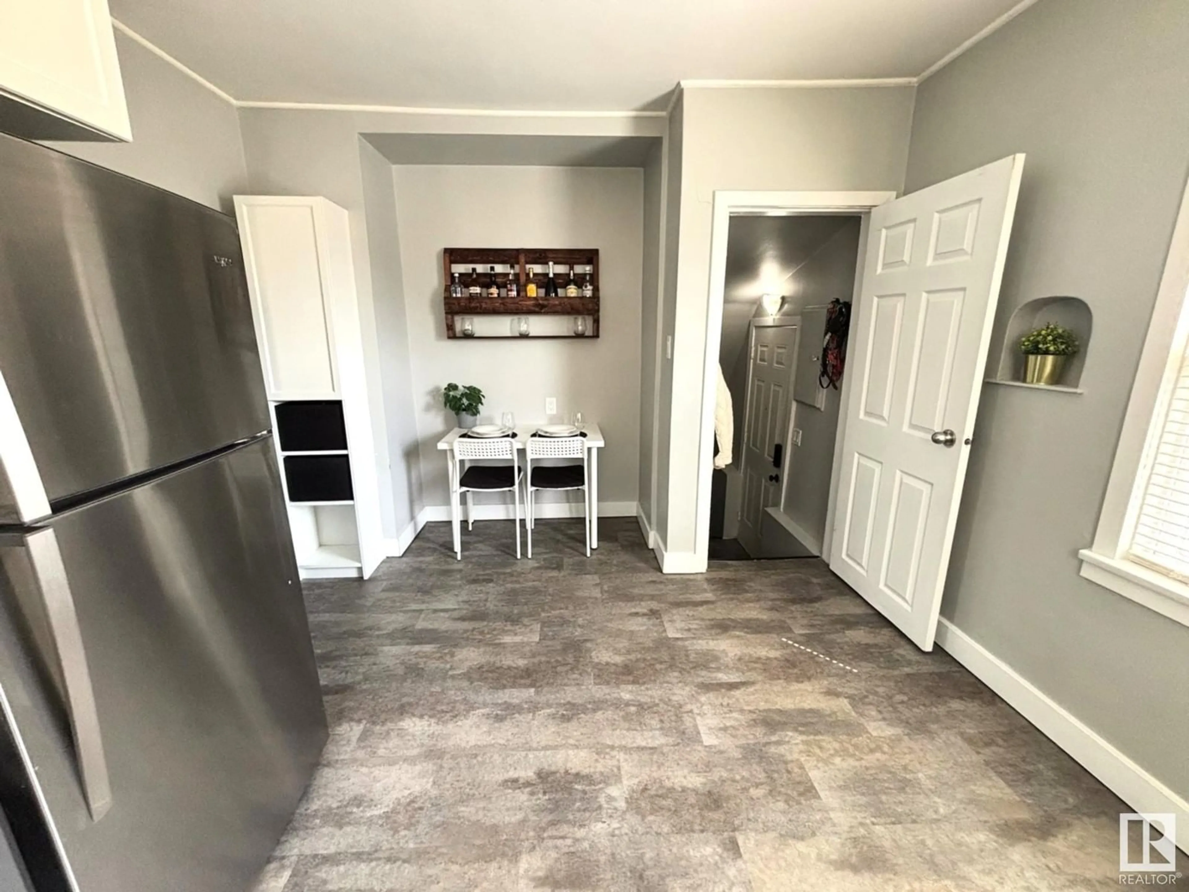 Indoor entryway for NW - 11613 81 ST, Edmonton Alberta T5B2S1