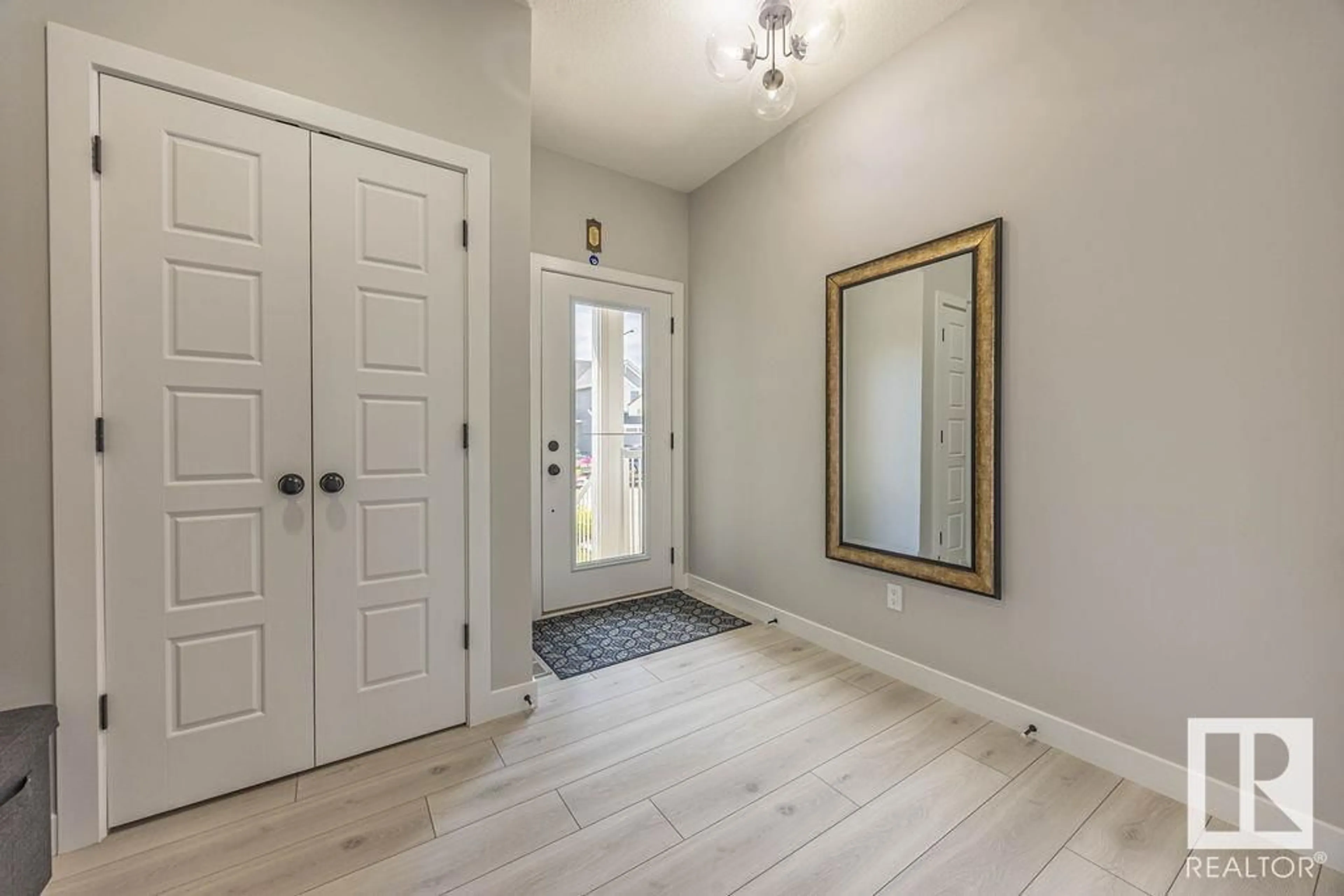 Indoor entryway for SW - 16632 32 AV, Edmonton Alberta T6W4R2