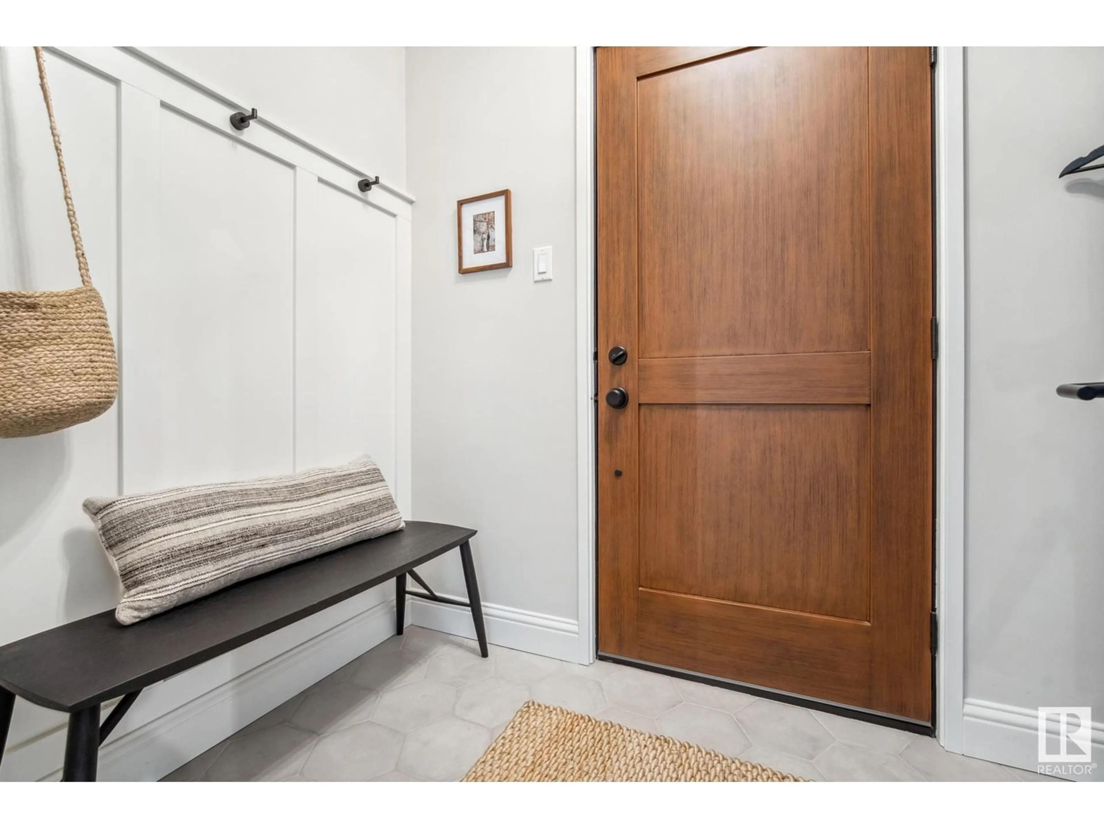 Indoor entryway for 13304 109 AV, Edmonton Alberta T5M2G5