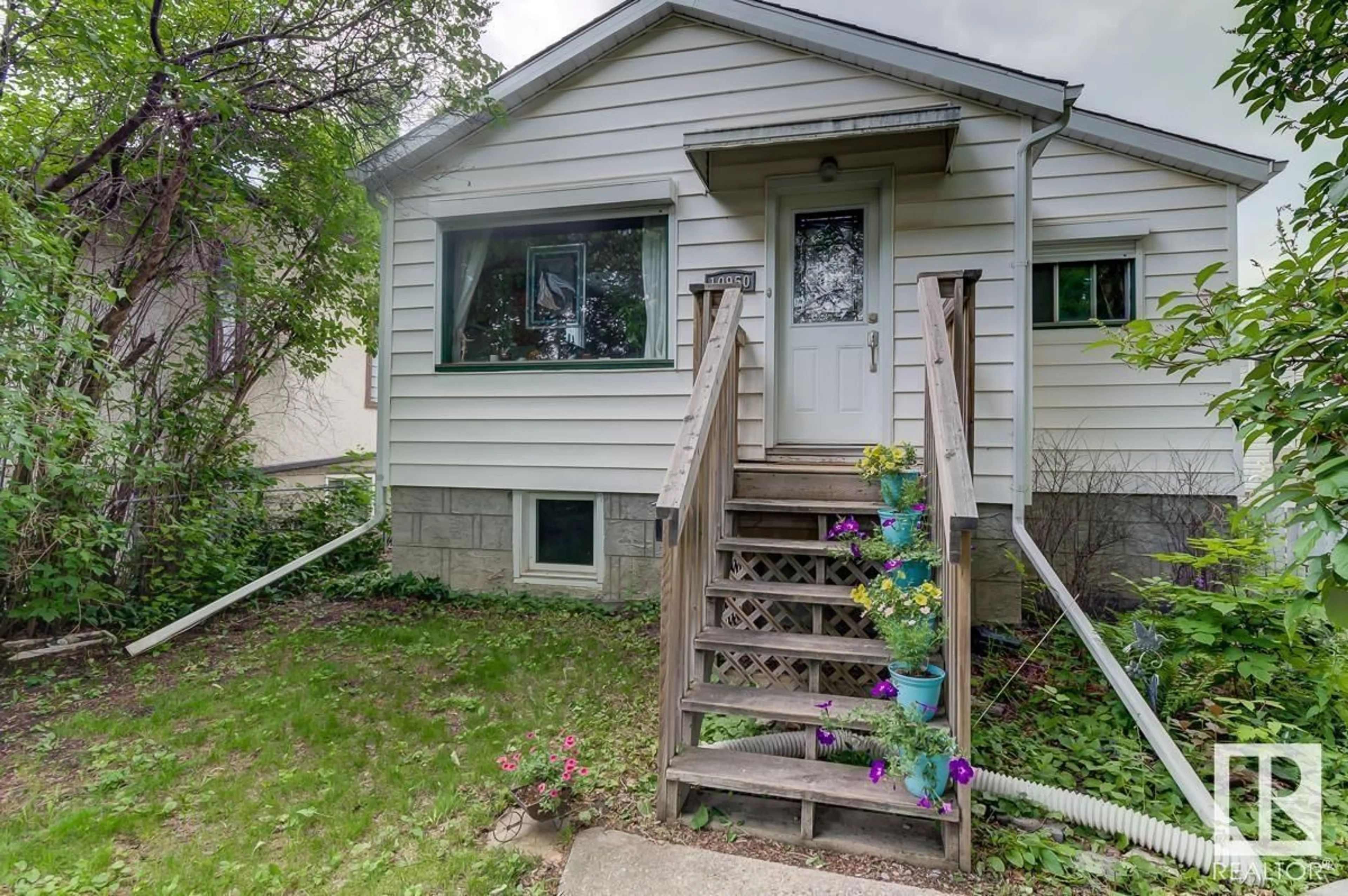 Unknown for 10950 73 AV, Edmonton Alberta T6G0C2