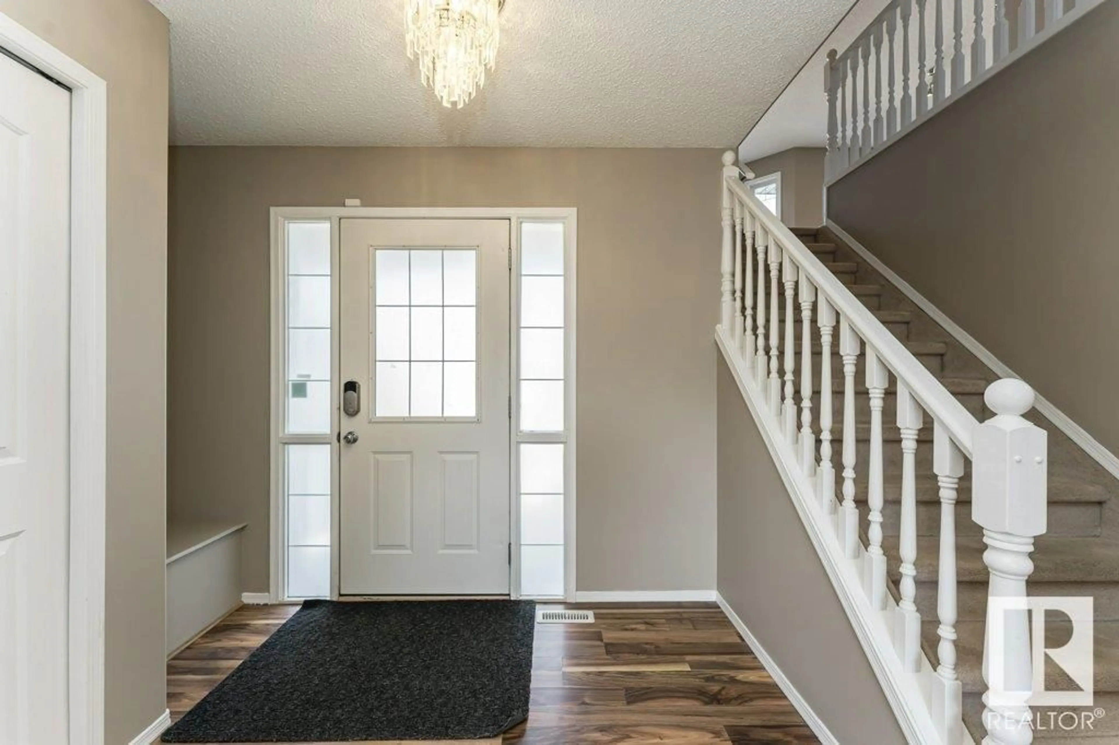 Indoor entryway for 3574 MCLEAN CR, Edmonton Alberta T6W1M4