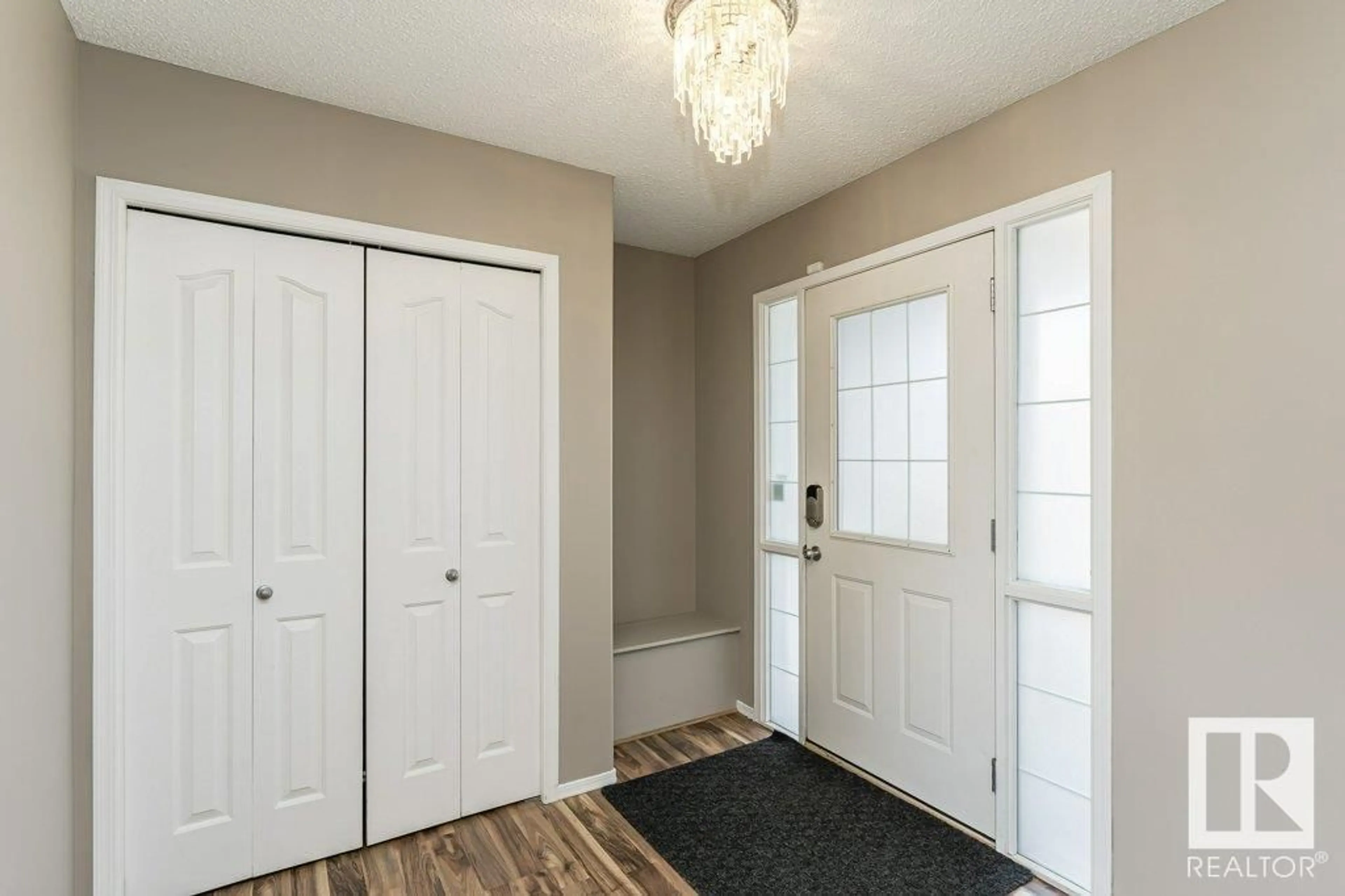 Indoor entryway for 3574 MCLEAN CR, Edmonton Alberta T6W1M4