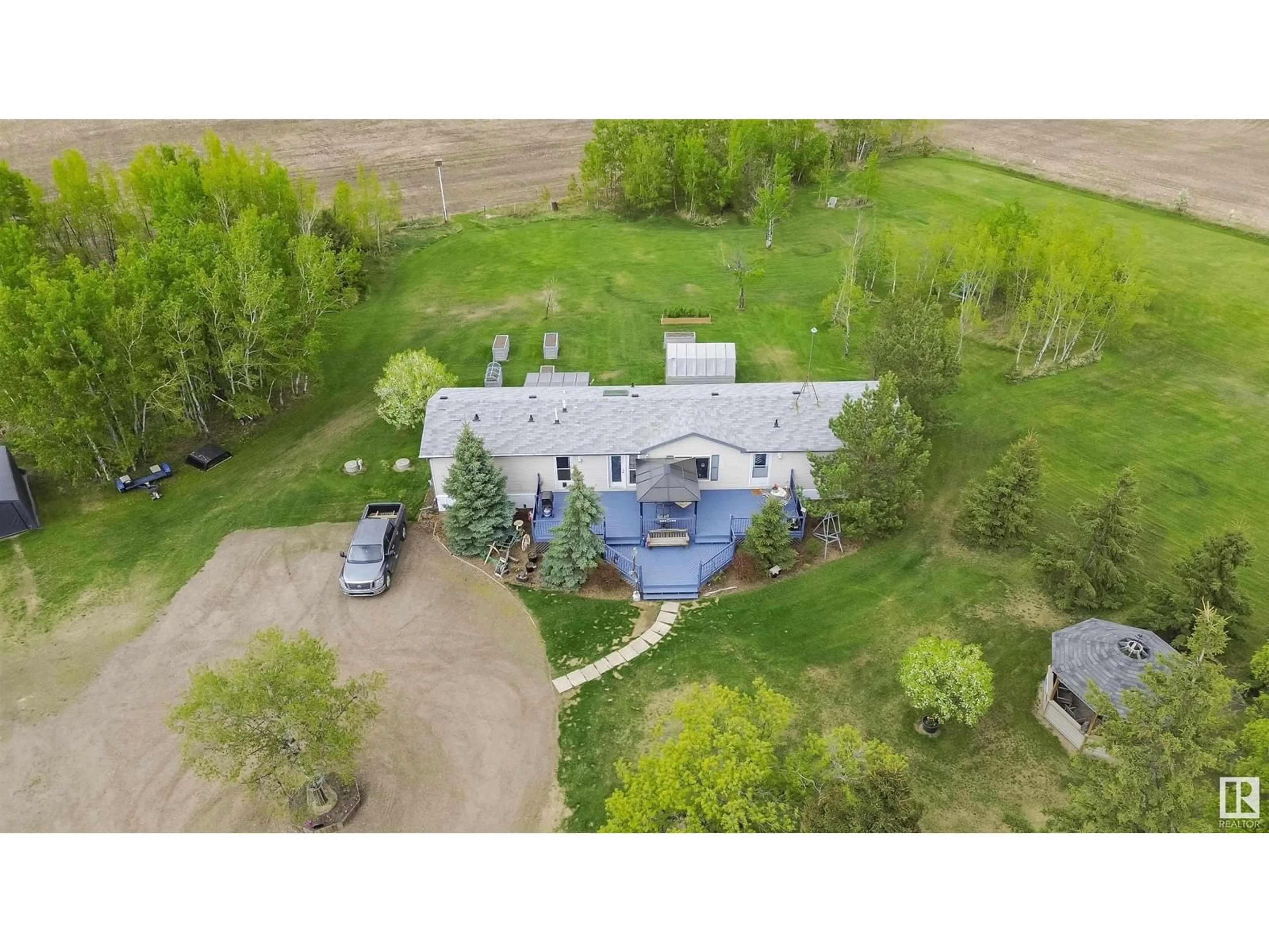 A pic from outside/outdoor area/front of a property/back of a property/a pic from drone, unknown for 26110 TWP RD 580, Rural Sturgeon County Alberta T0G1L1
