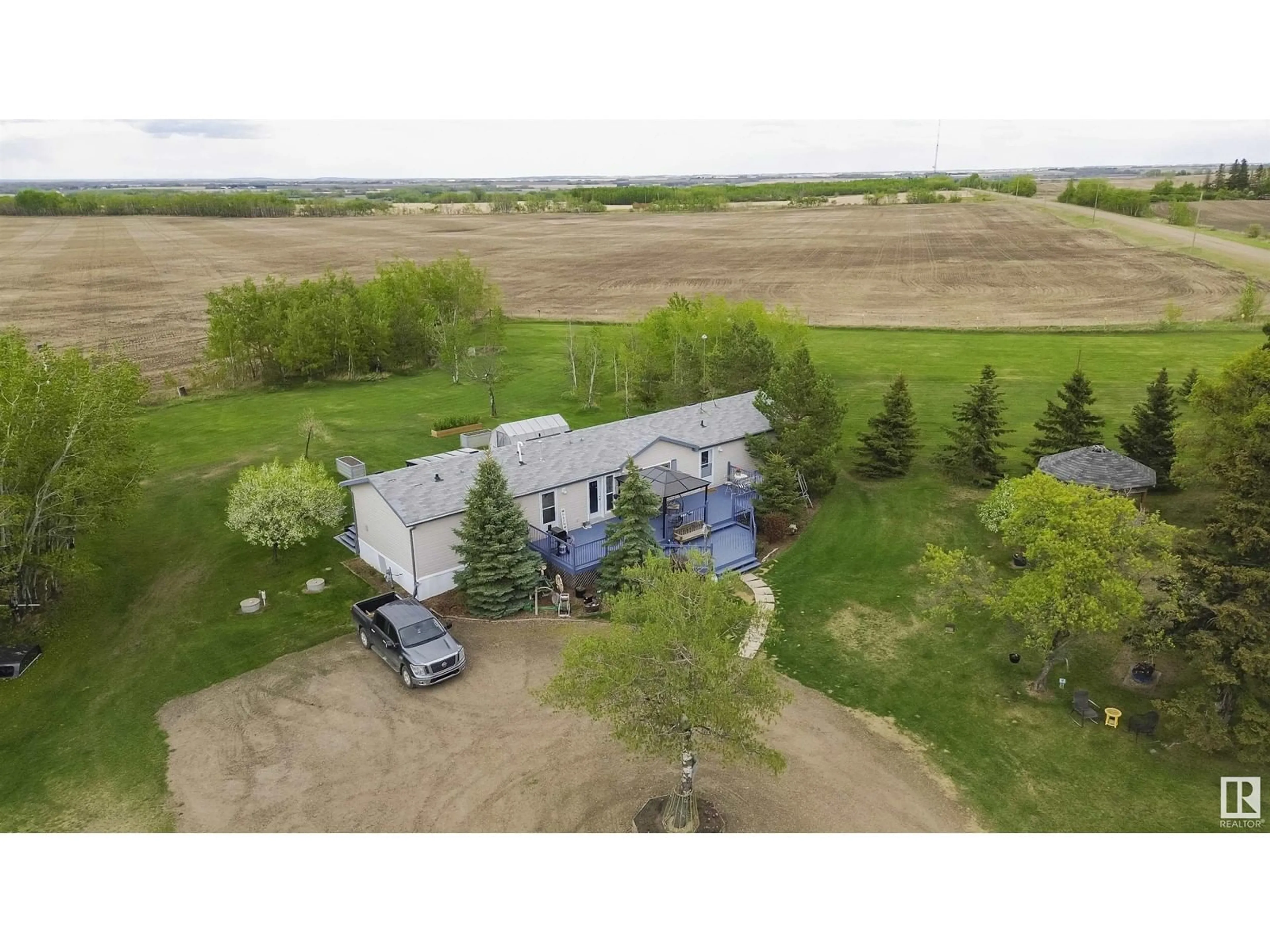 A pic from outside/outdoor area/front of a property/back of a property/a pic from drone, unknown for 26110 TWP RD 580, Rural Sturgeon County Alberta T0G1L1
