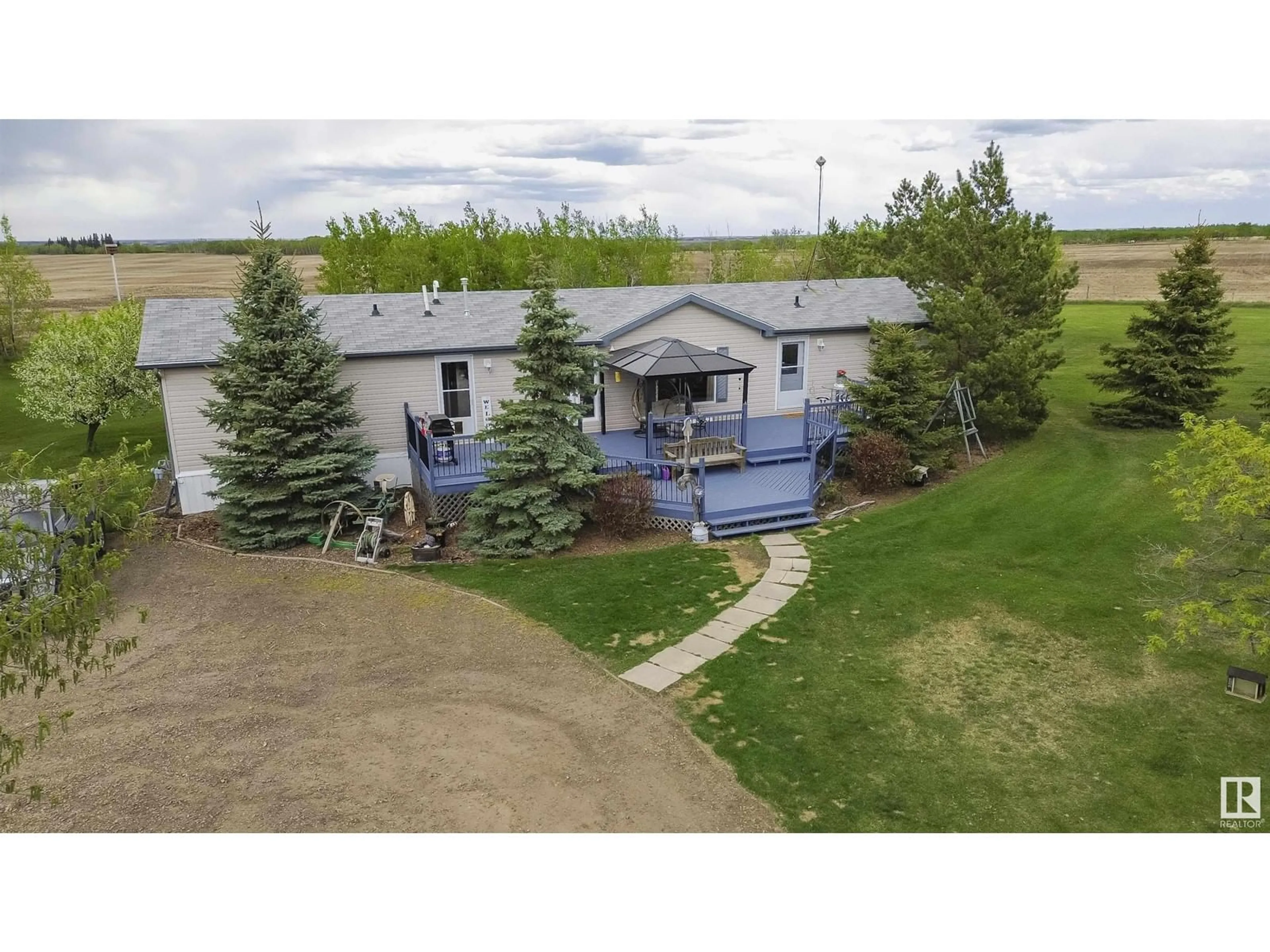 A pic from outside/outdoor area/front of a property/back of a property/a pic from drone, unknown for 26110 TWP RD 580, Rural Sturgeon County Alberta T0G1L1