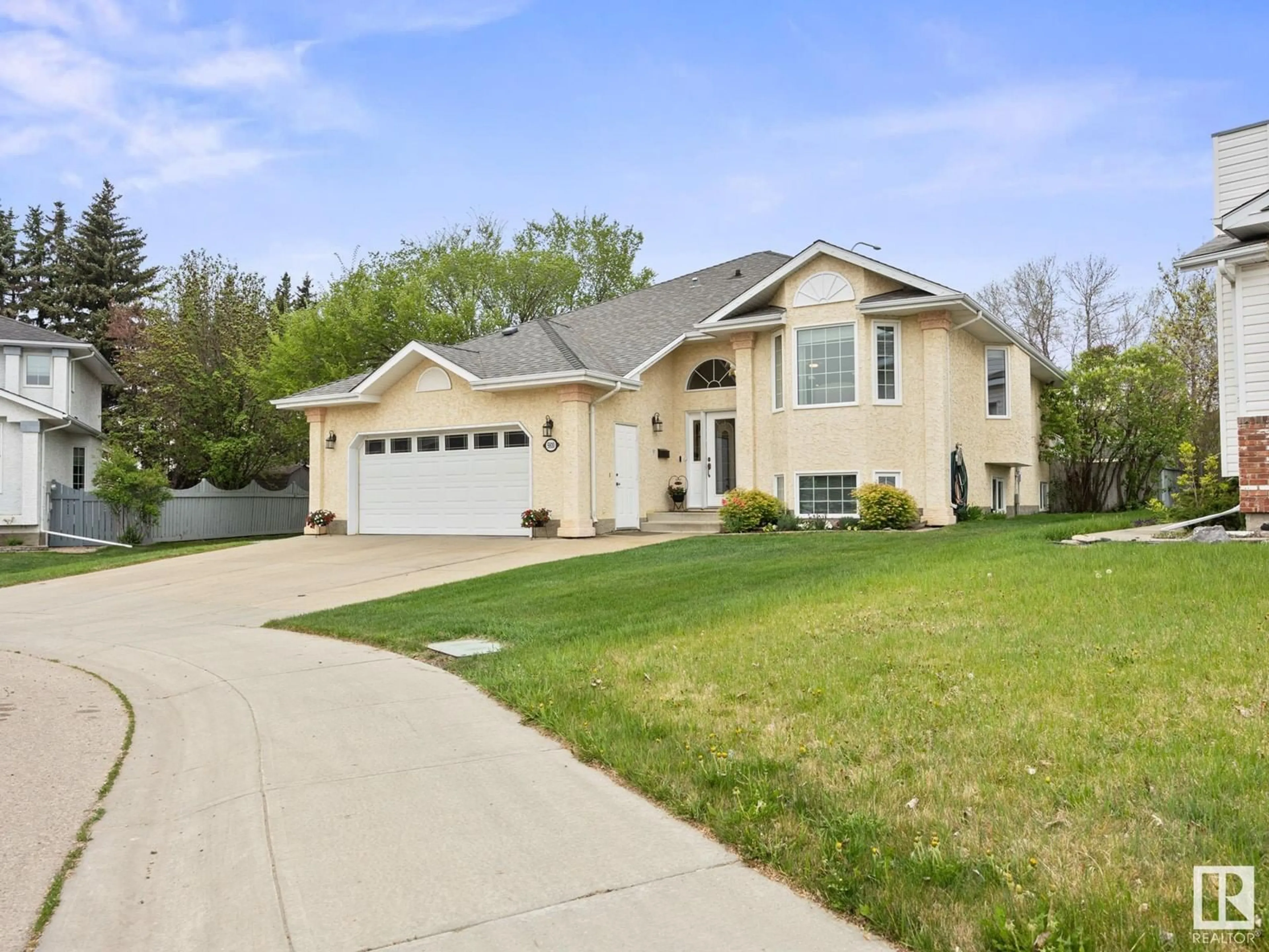 Home with vinyl exterior material, street for 5810 49 AV, Beaumont Alberta T4X1C2