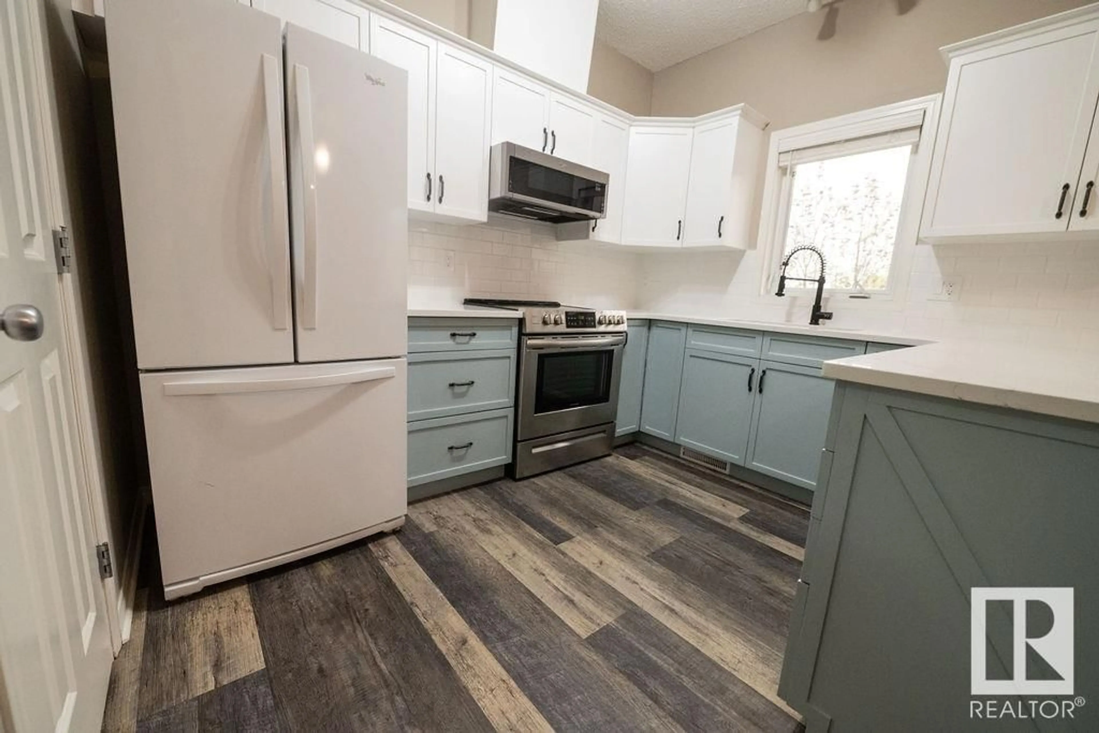 Open concept kitchen, unknown for 5102 - 46 30 AV, Beaumont Alberta T4X0A9