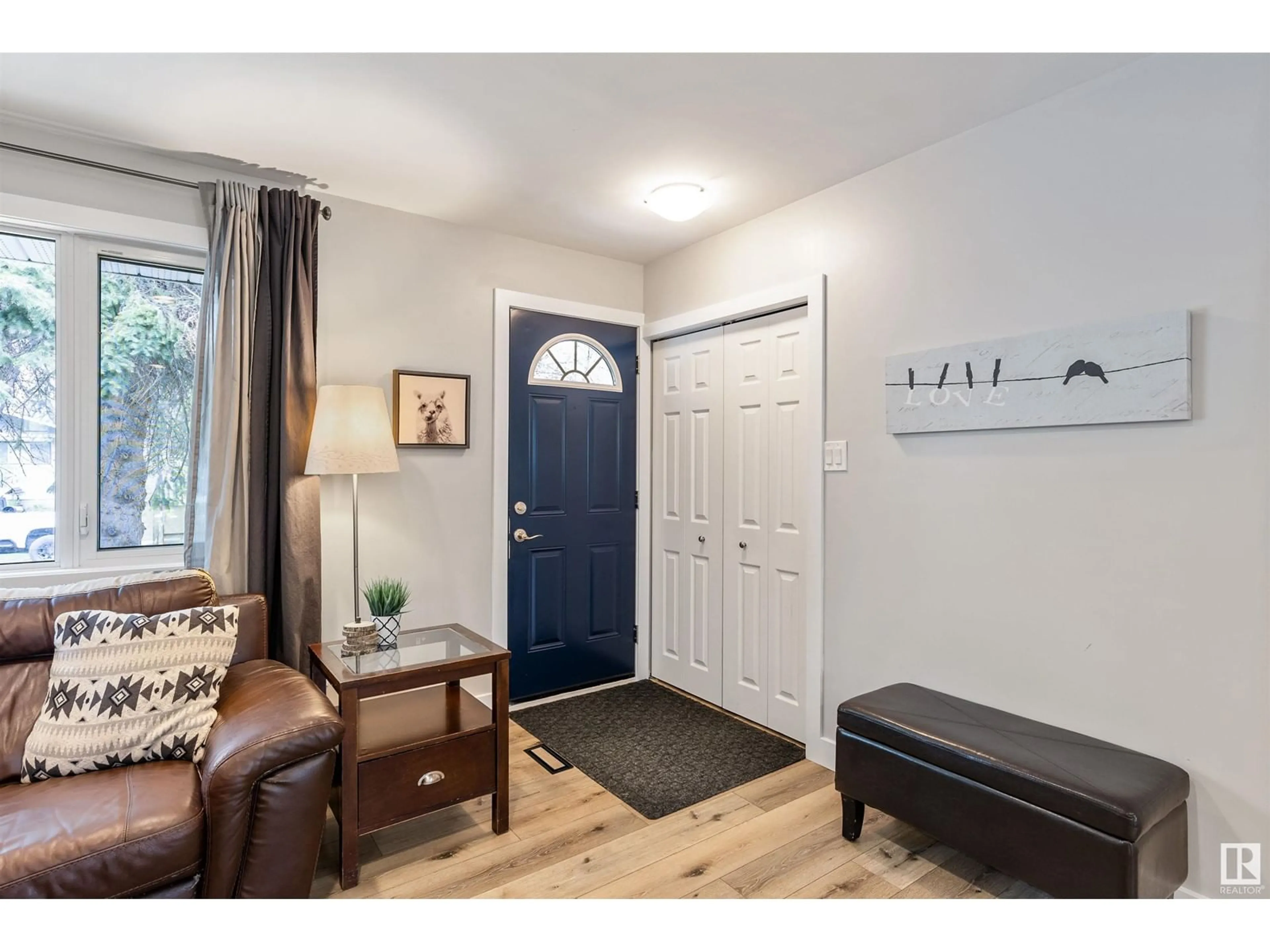Indoor entryway for 35 FENWICK CR, St. Albert Alberta T8N1W5