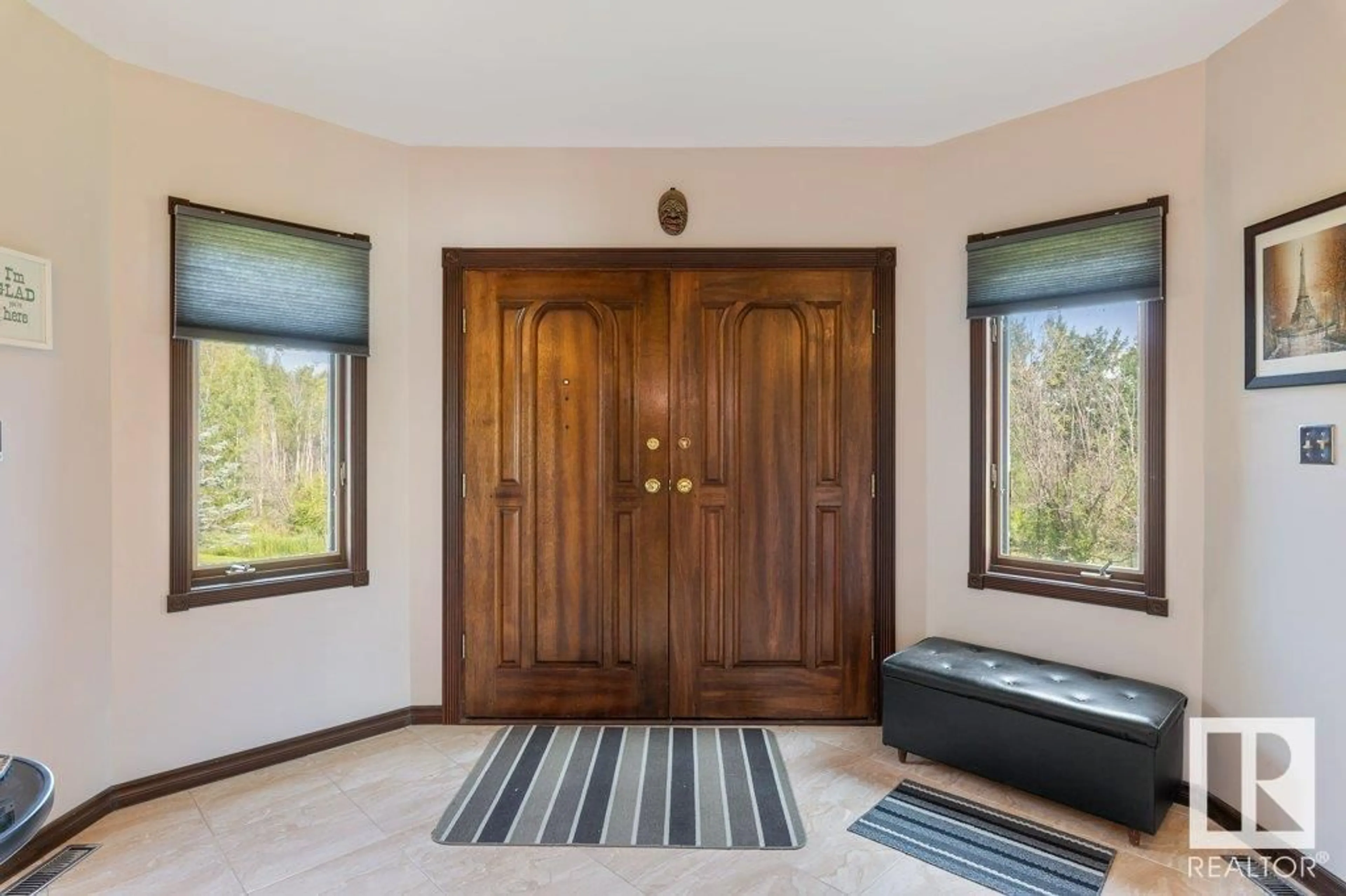Indoor entryway for 54422 - 3 RGE RD 13, Rural Lac Ste. Anne County Alberta T0E1V2