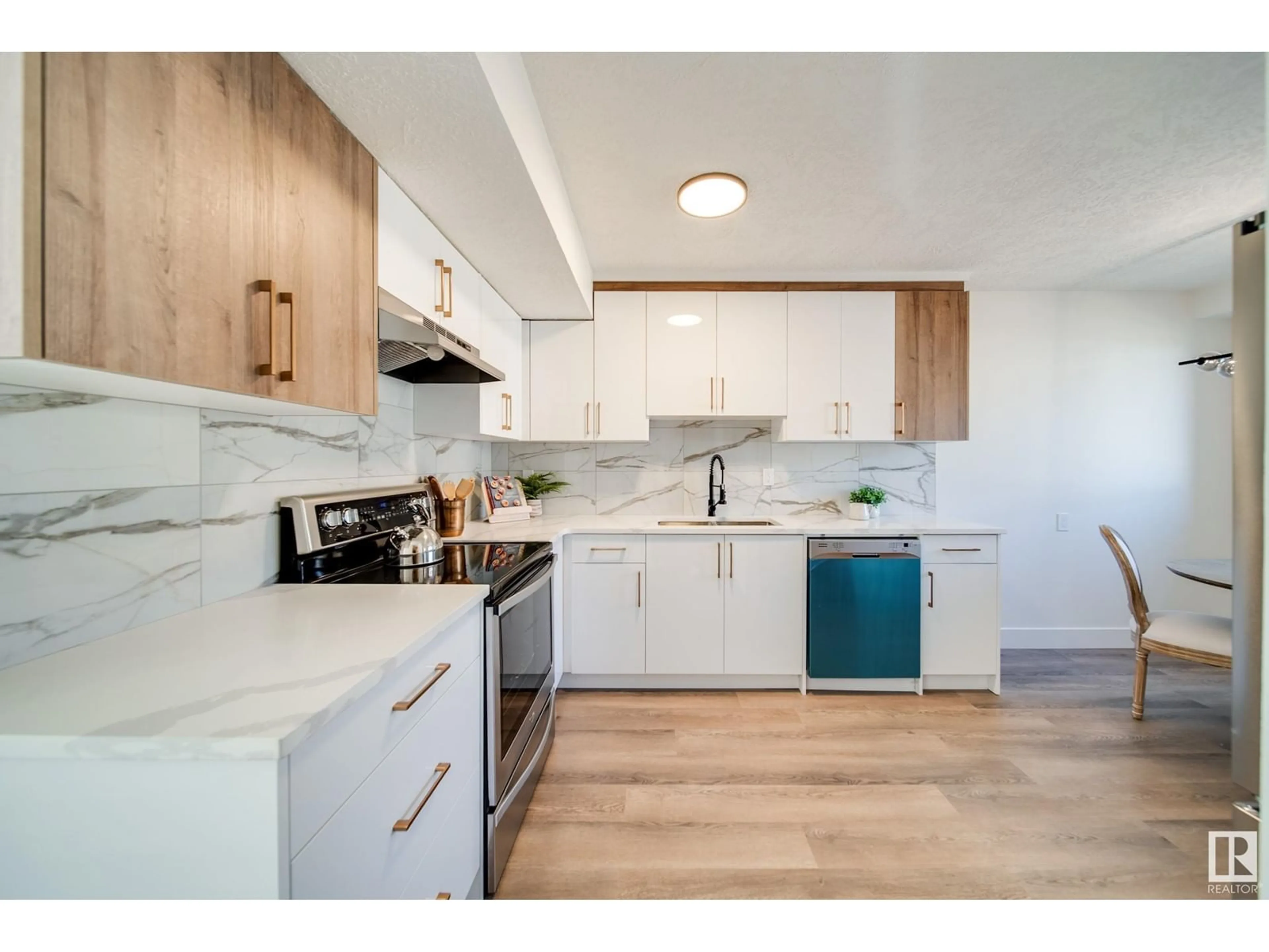 Unknown for 1237 HOOKE RD, Edmonton Alberta T5Z4A4