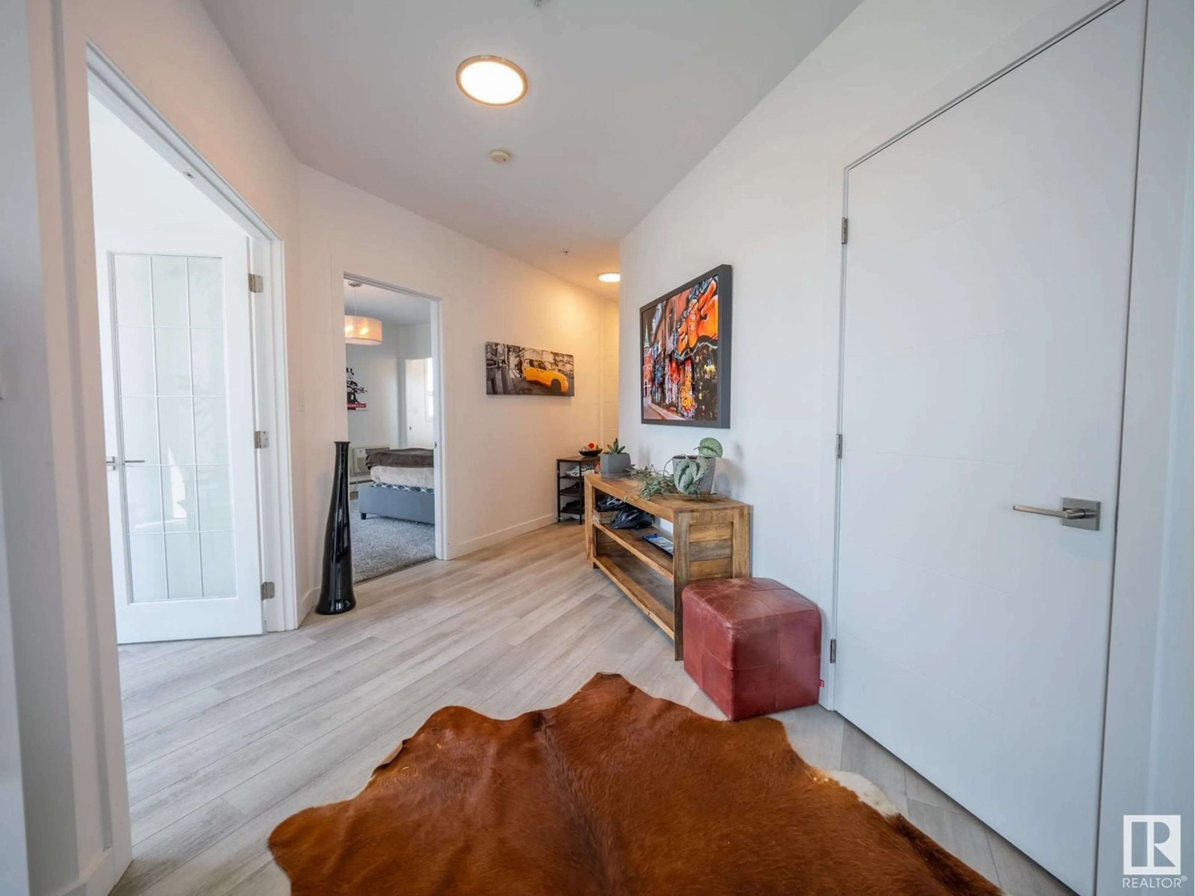 Indoor entryway for 10504 - 1401 99 AV, Edmonton Alberta T5K1B2