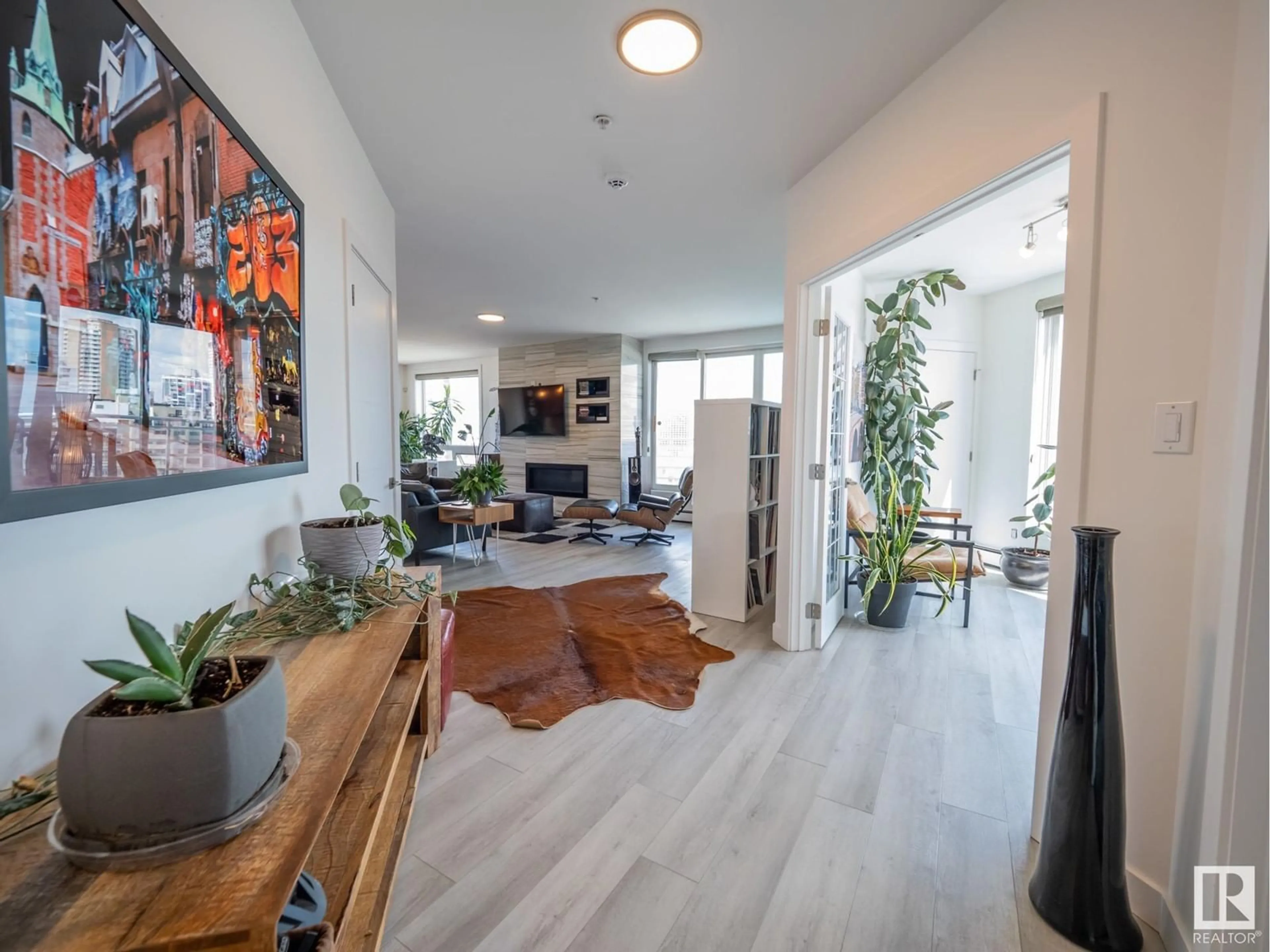 Indoor entryway for 10504 - 1401 99 AV, Edmonton Alberta T5K1B2