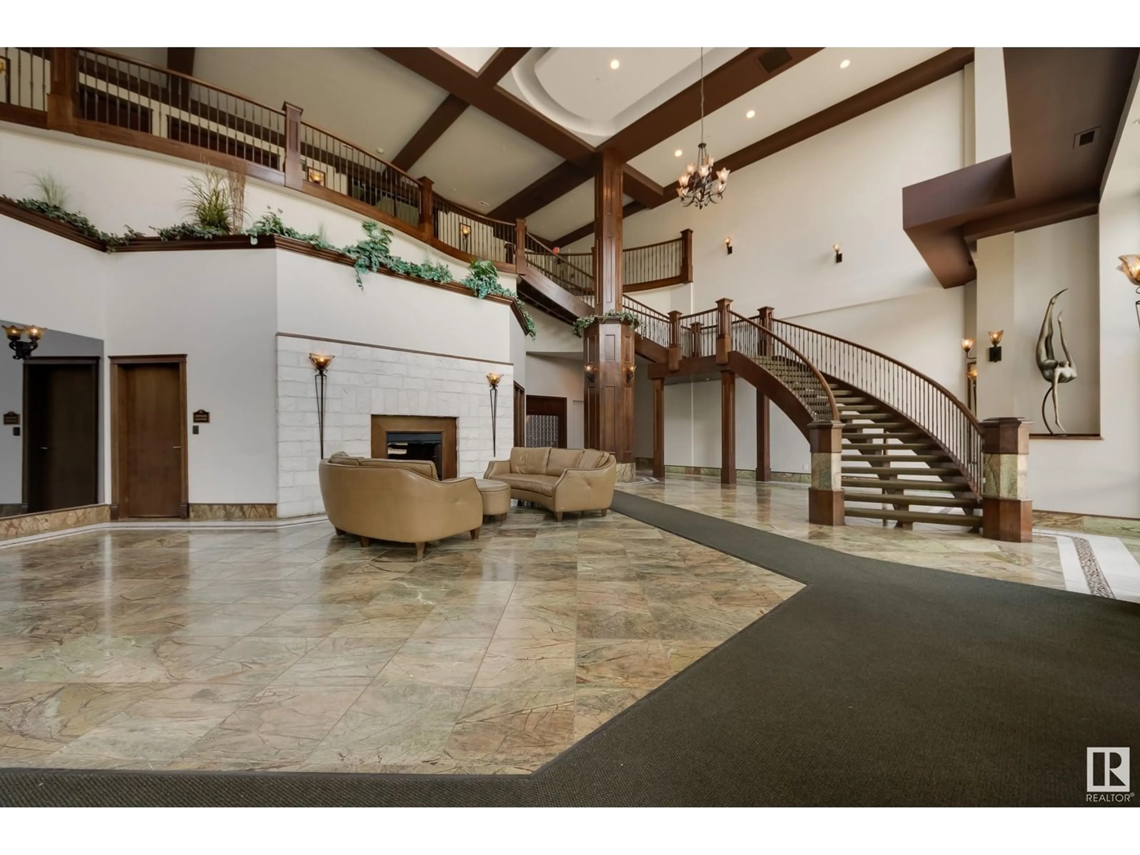 Indoor foyer for 410 - 10142 111 ST NW, Edmonton Alberta T5K1K6