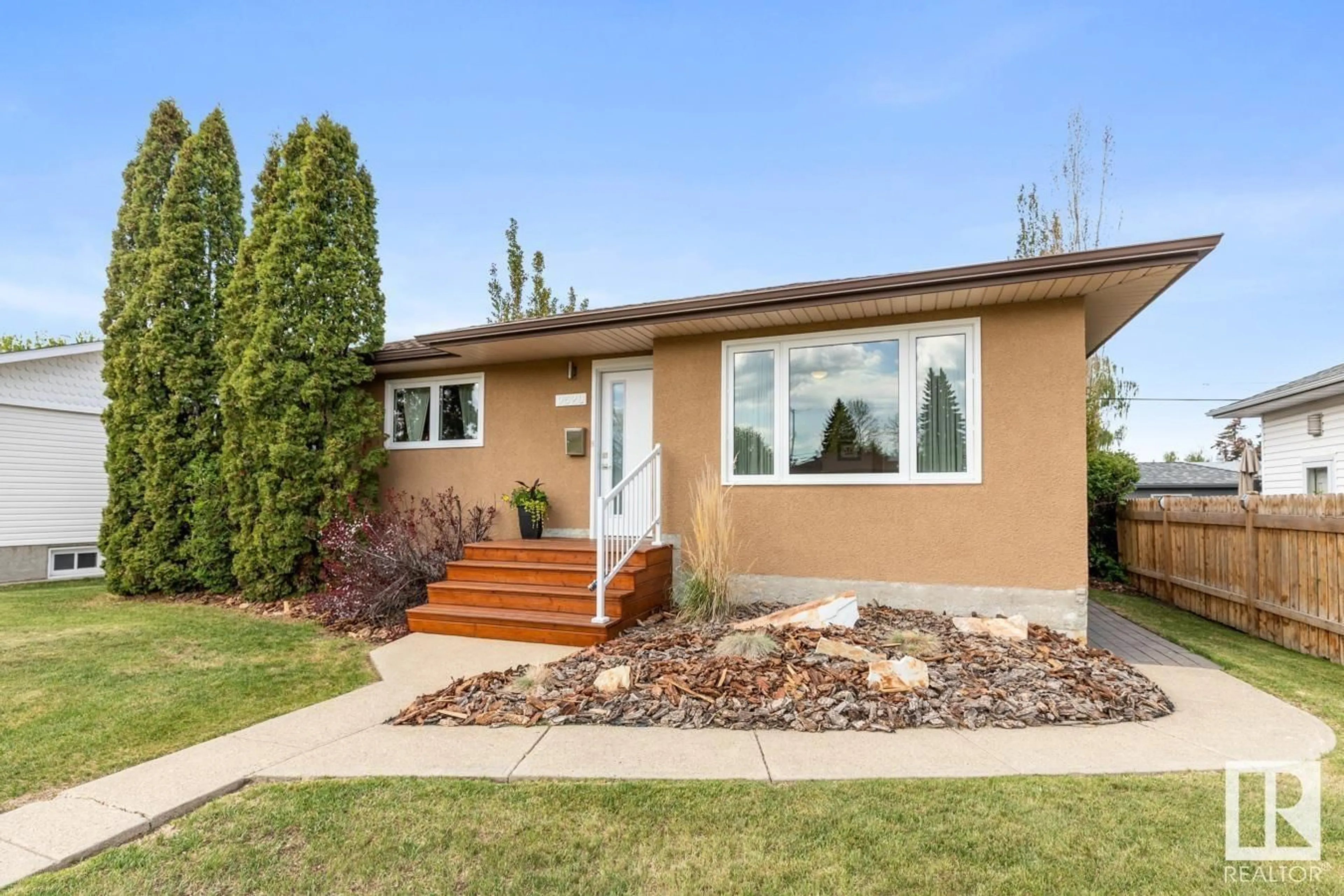 Home with vinyl exterior material, street for 9520 54 ST, Edmonton Alberta T6B1H5