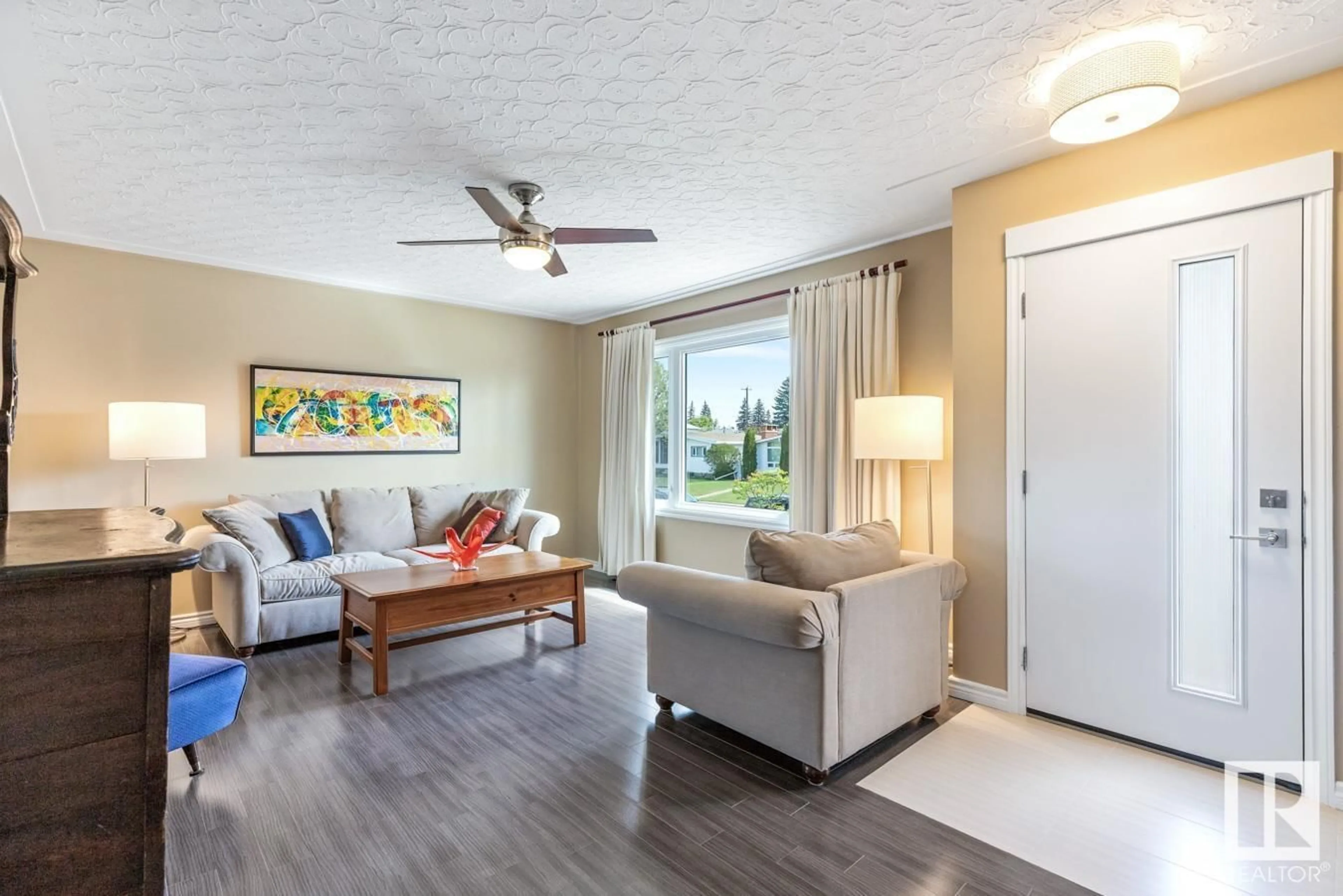 Living room with furniture, unknown for 9520 54 ST, Edmonton Alberta T6B1H5