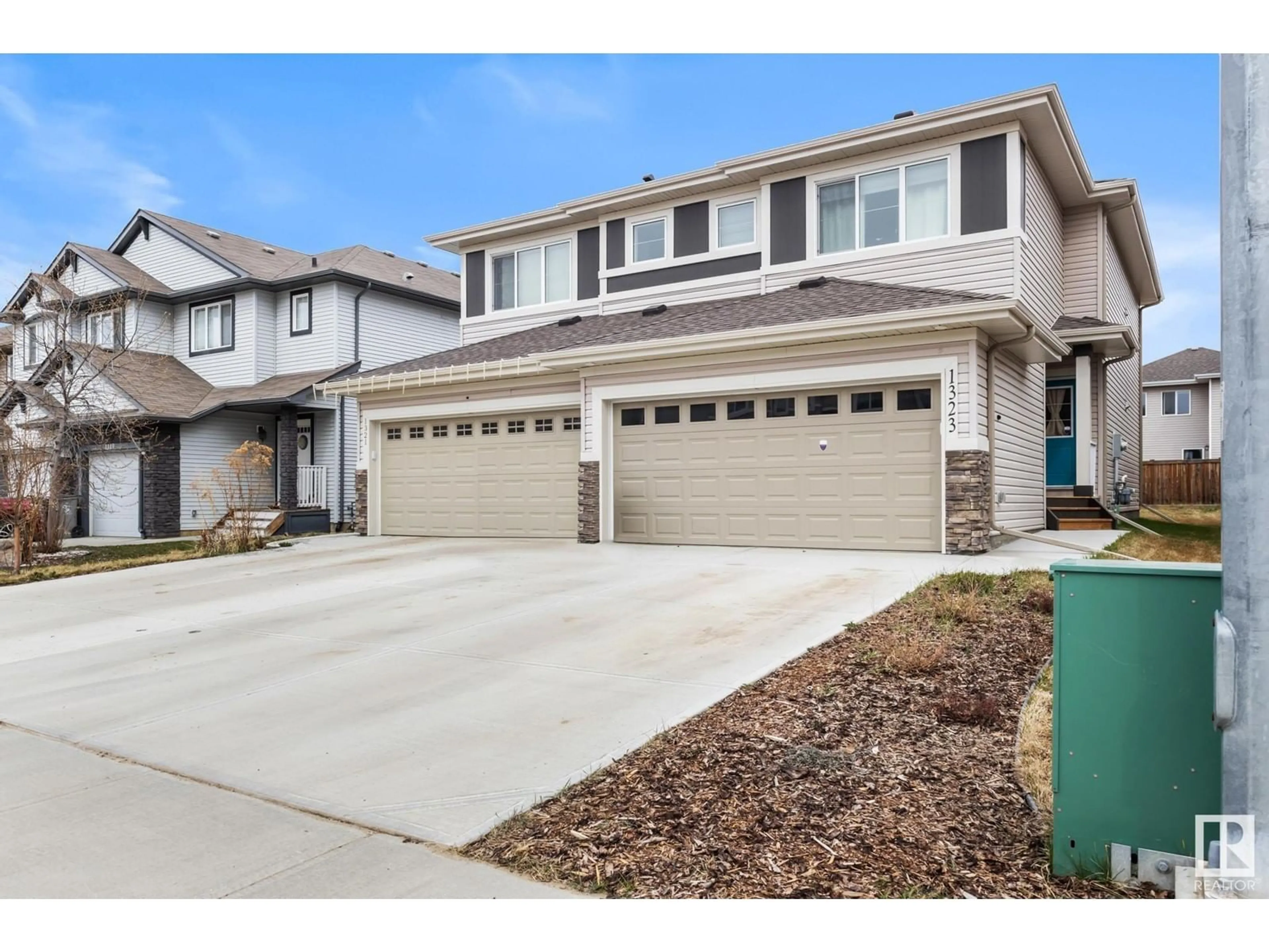 Home with vinyl exterior material, street for 1323 SOUTH CREEK LI, Stony Plain Alberta T7Z0K6