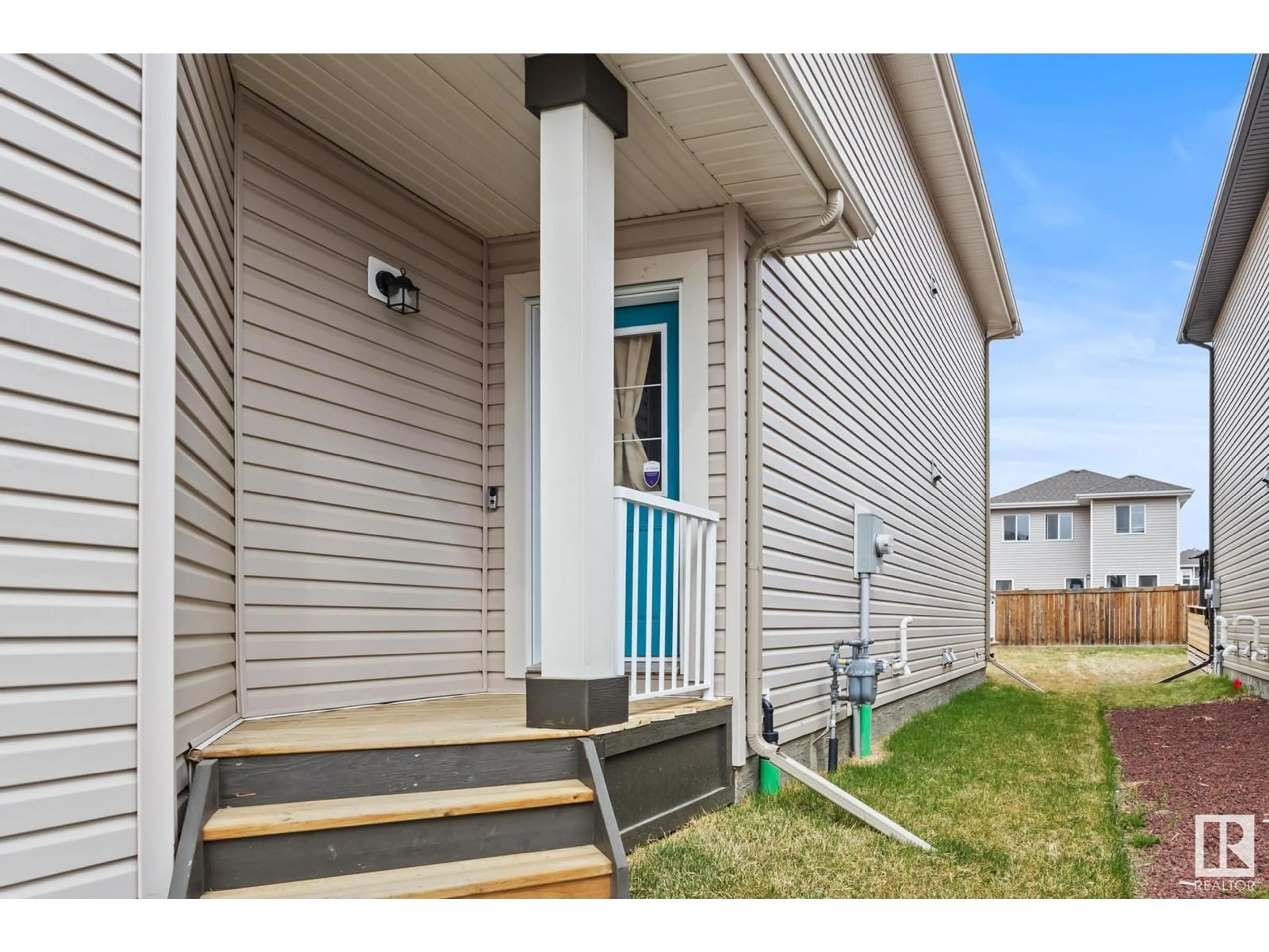 Home with vinyl exterior material, street for 1323 SOUTH CREEK LI, Stony Plain Alberta T7Z0K6