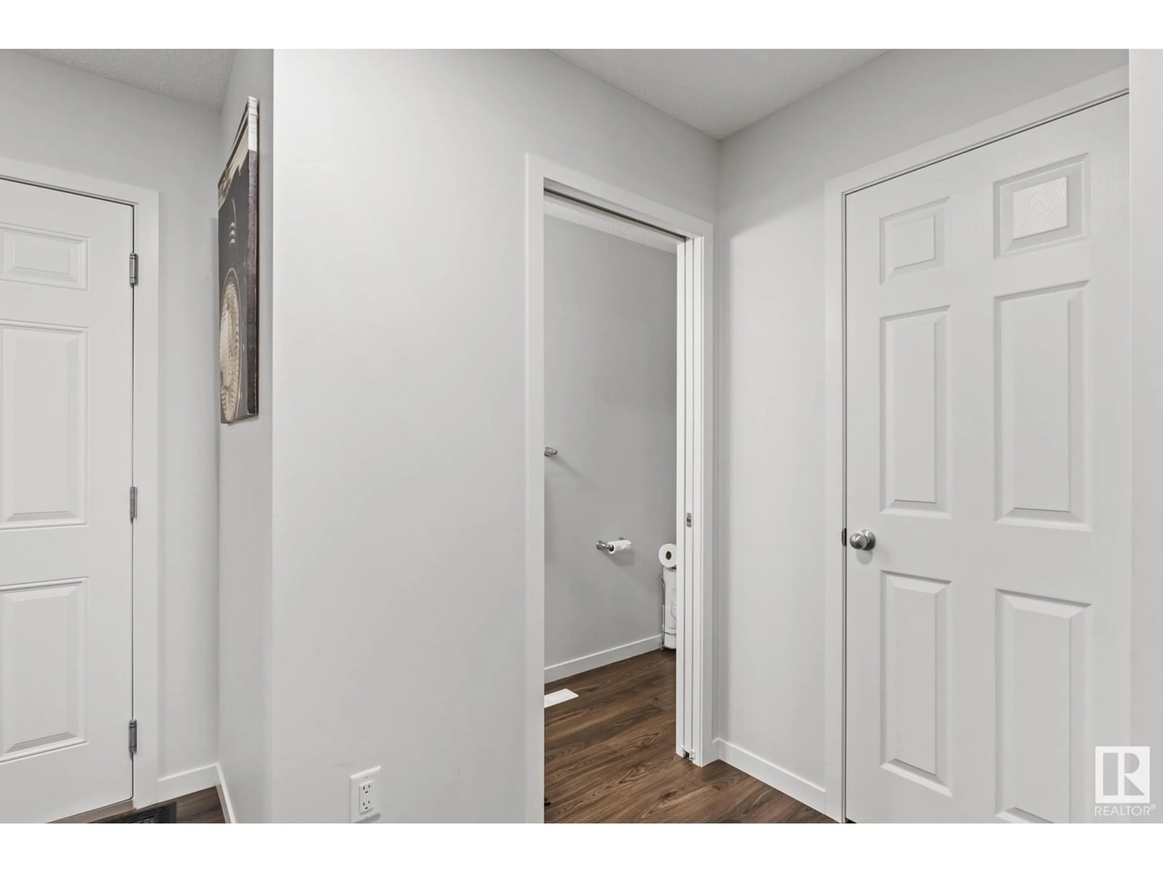 Indoor entryway for 1323 SOUTH CREEK LI, Stony Plain Alberta T7Z0K6