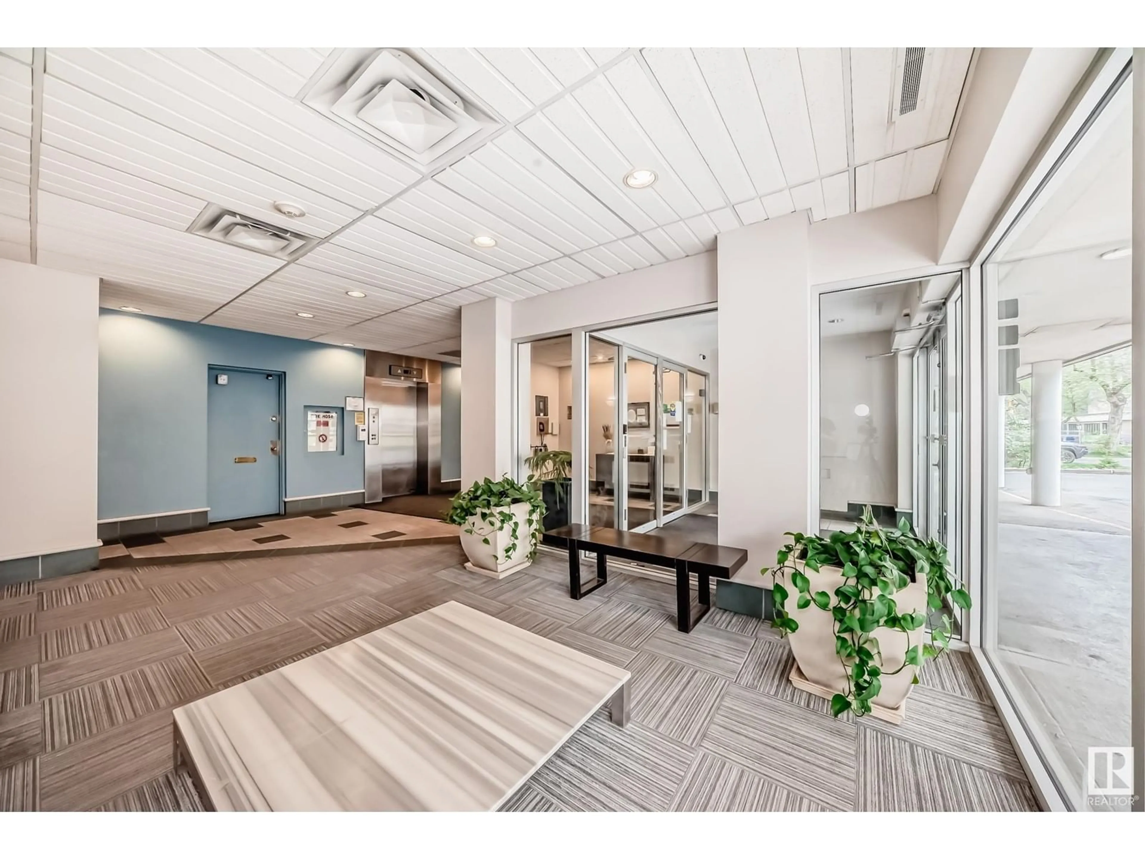 Indoor foyer for #504 - 9940 112 ST, Edmonton Alberta T5K1L8