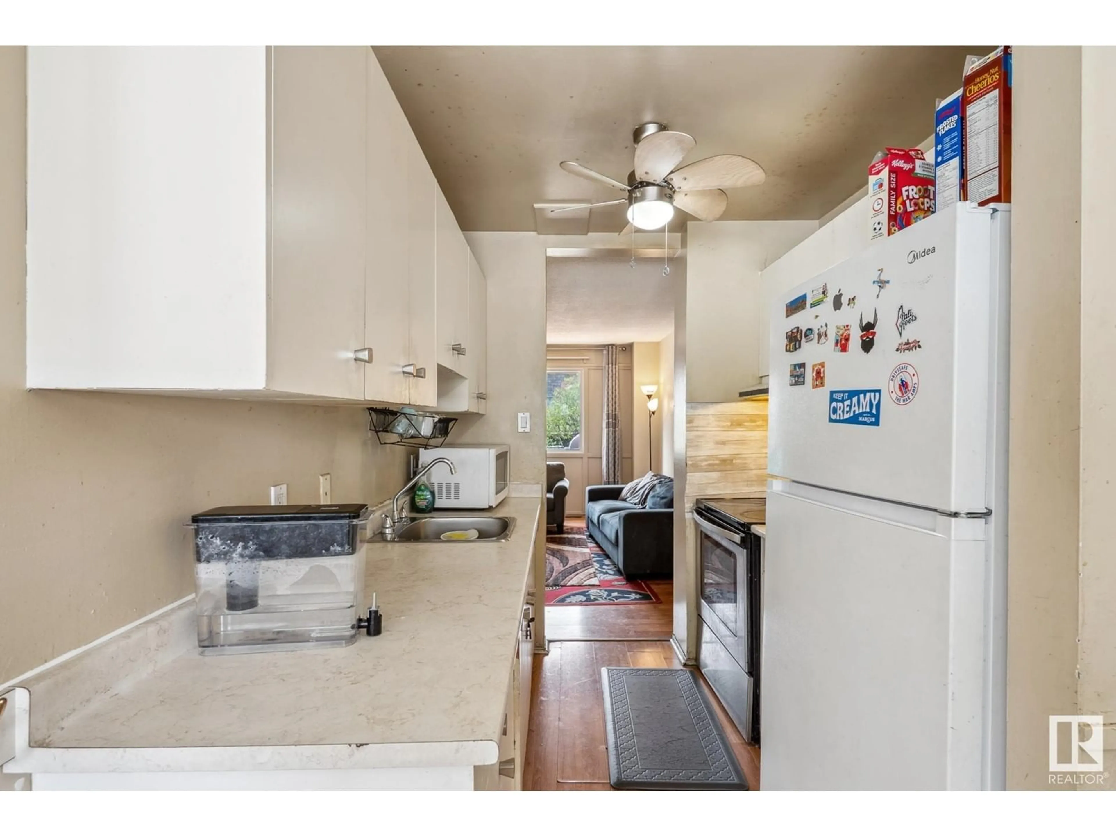 Standard kitchen, unknown for 523 VILLAGE ON THE GREEN GR, Edmonton Alberta T5A1H2