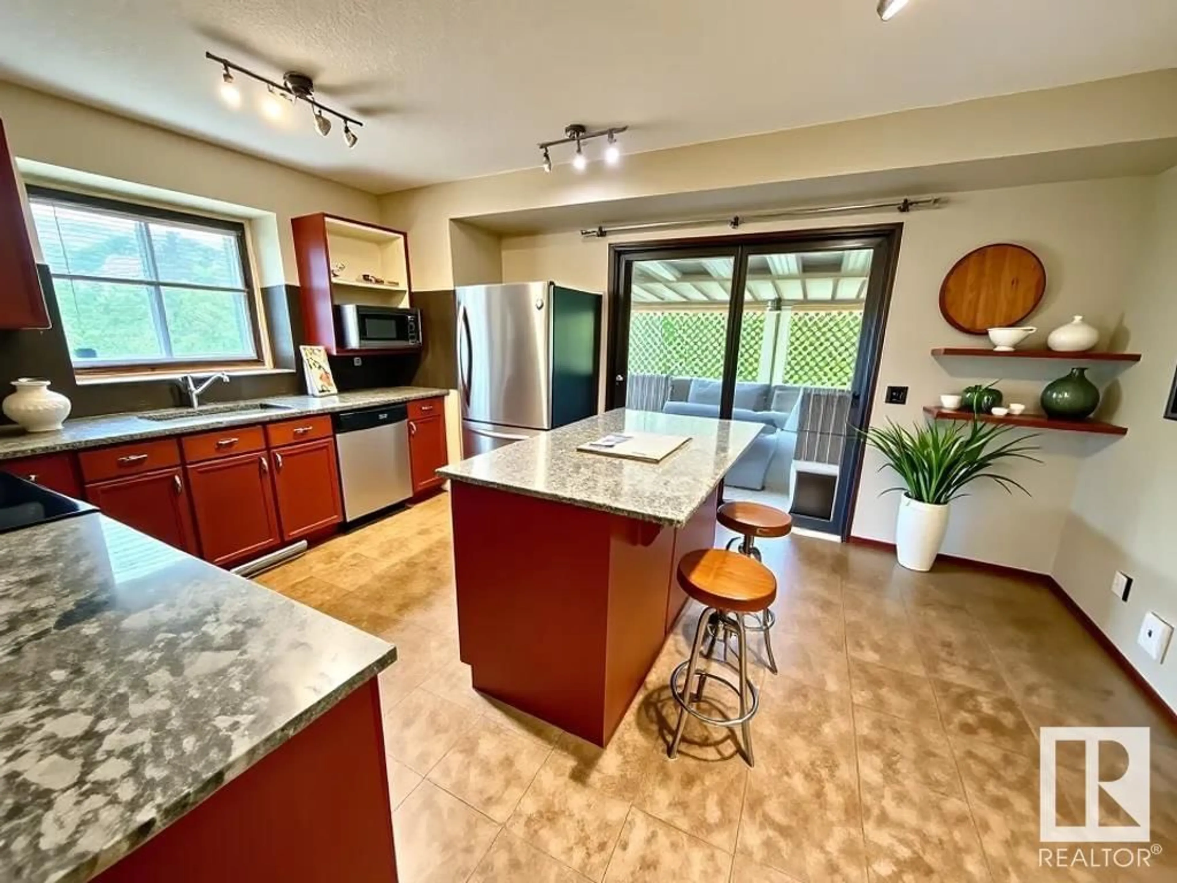 Open concept kitchen, unknown for 157 ST. ANDREWS DR, Stony Plain Alberta T7Z1K7