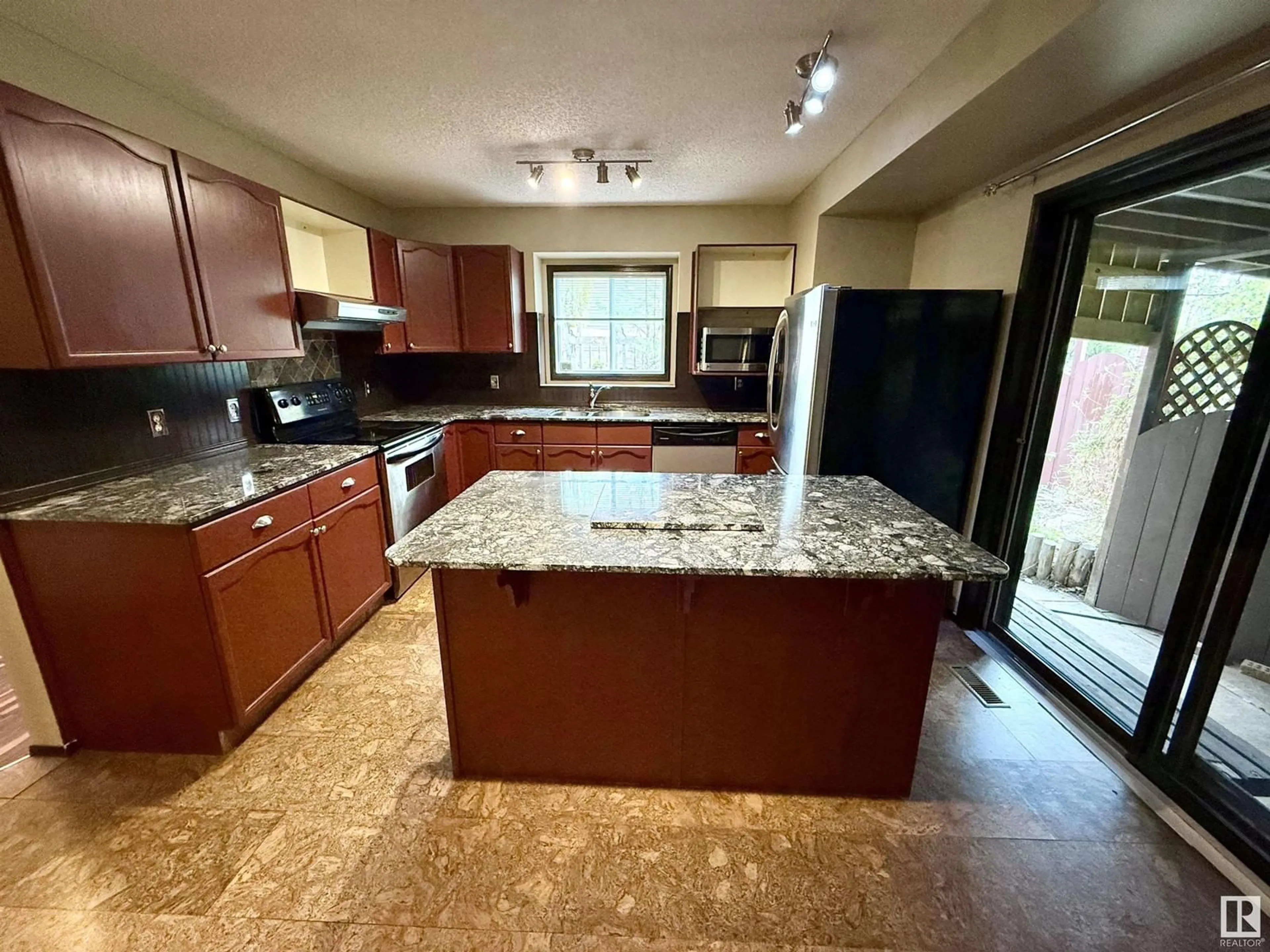 Open concept kitchen, ceramic/tile floor for 157 ST. ANDREWS DR, Stony Plain Alberta T7Z1K7
