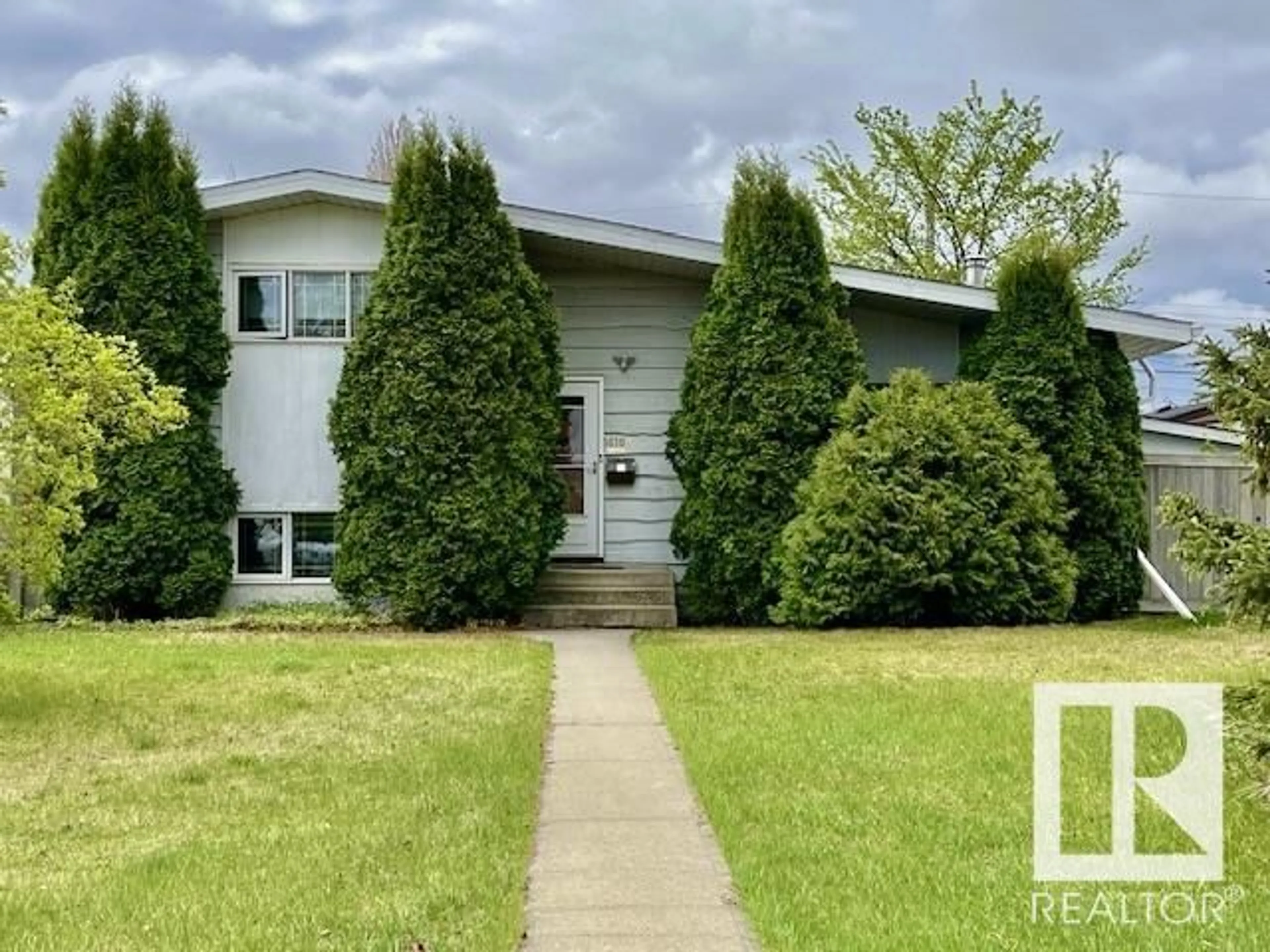 Home with vinyl exterior material, unknown for 16103 86 AV NW, Edmonton Alberta T6R4C6