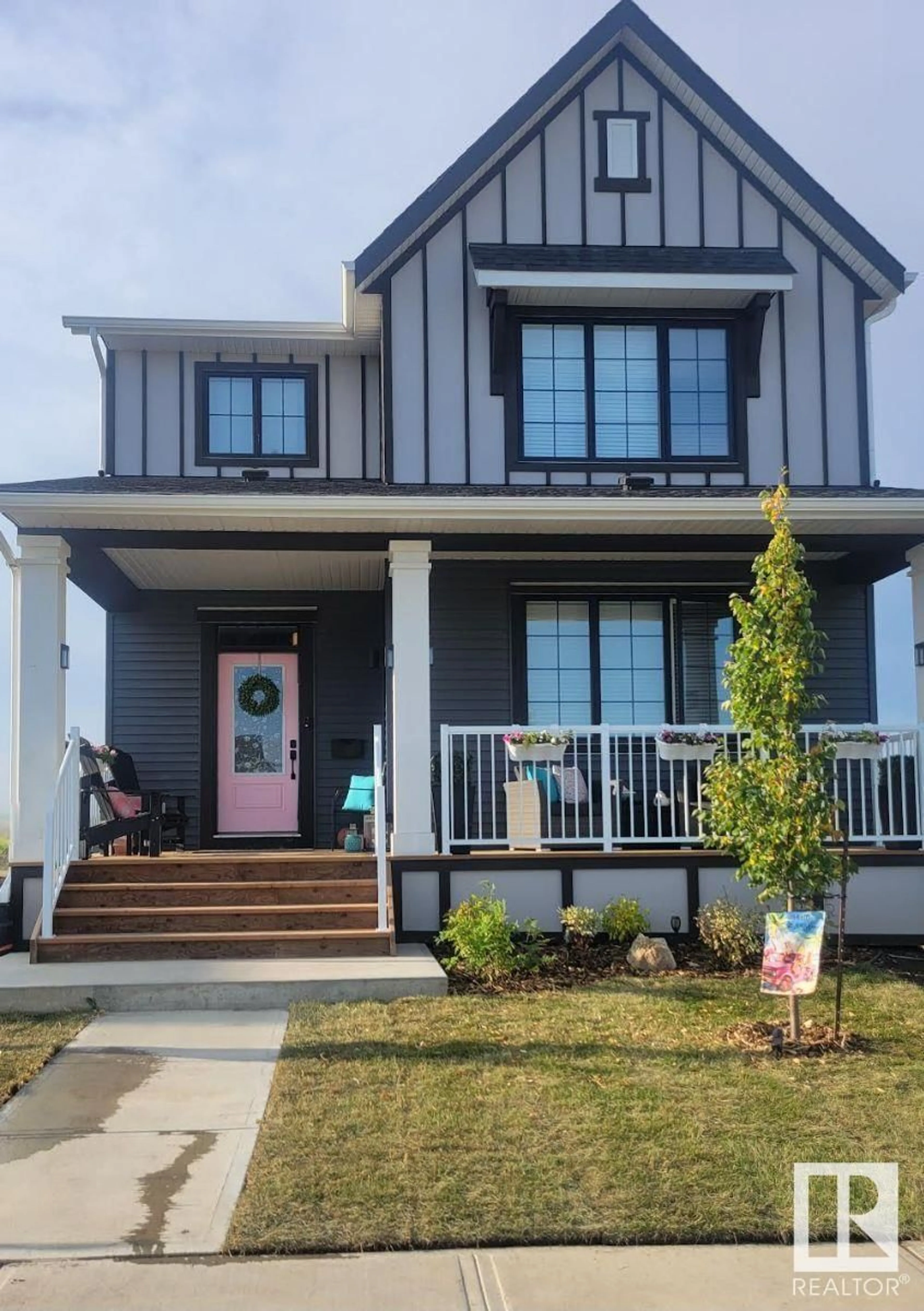 Home with vinyl exterior material, street for 7012 - 7012 54 AV, Beaumont Alberta T4X2Z9