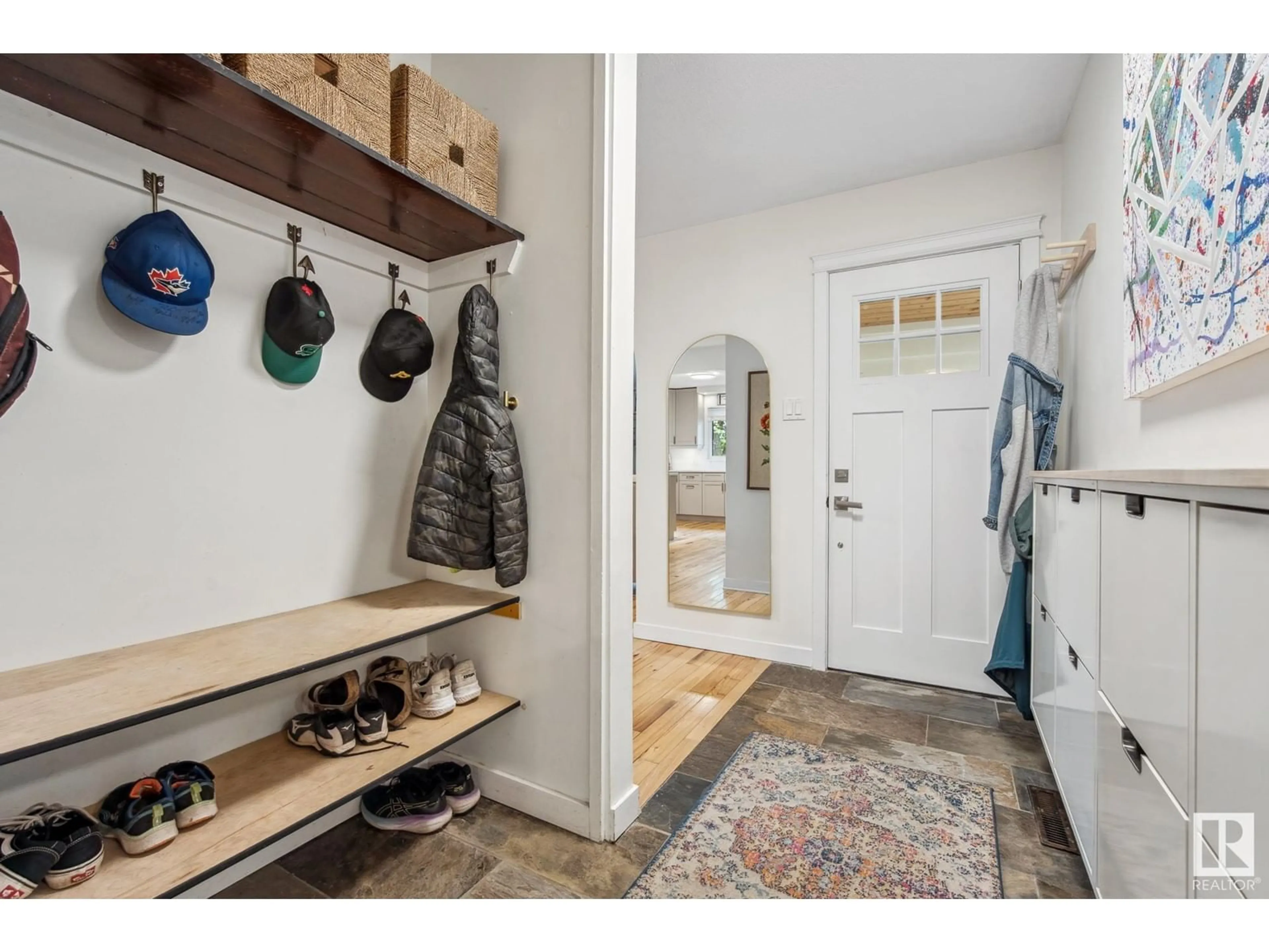 Indoor entryway for 866 BIRCH AV, Sherwood Park Alberta T8A1X3