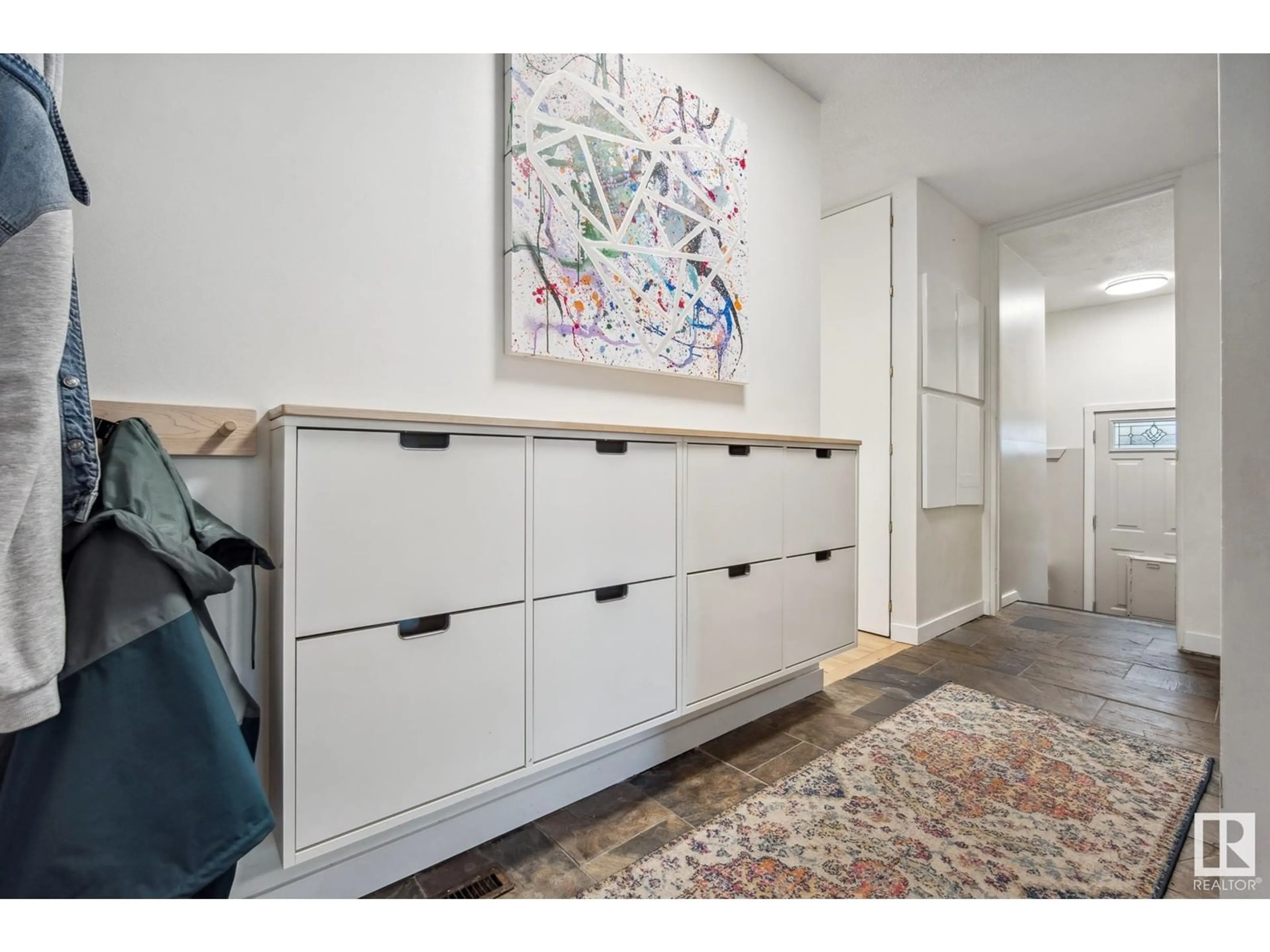 Indoor entryway for 866 BIRCH AV, Sherwood Park Alberta T8A1X3