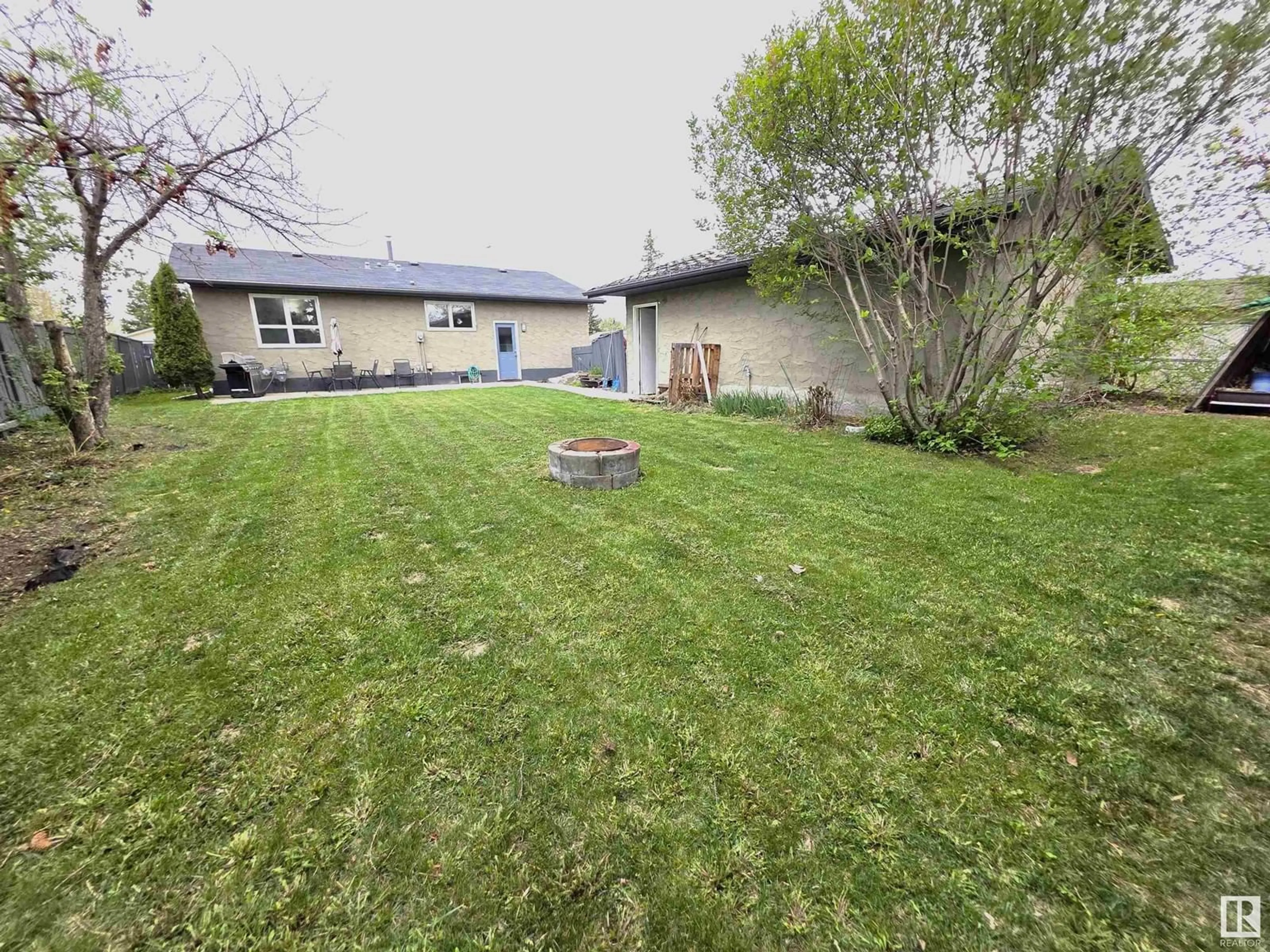 A pic from outside/outdoor area/front of a property/back of a property/a pic from drone, unknown for 3610 37 AV, Leduc Alberta T9E6G7